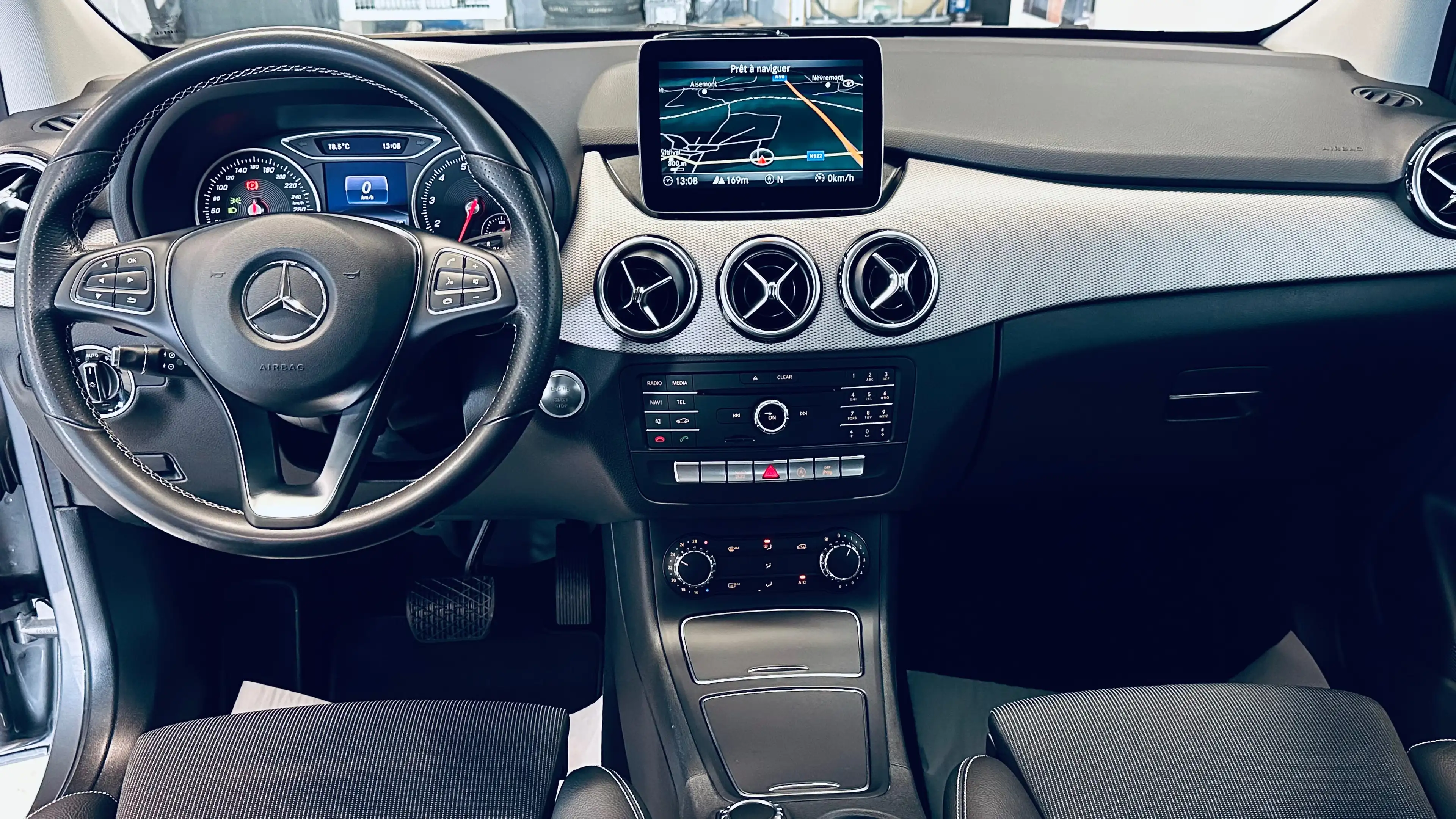 Mercedes-Benz B 180 1.6 BOITE AUTO CAMERA PDC CARPLAY CLIM CRUISE LIM — photo 12