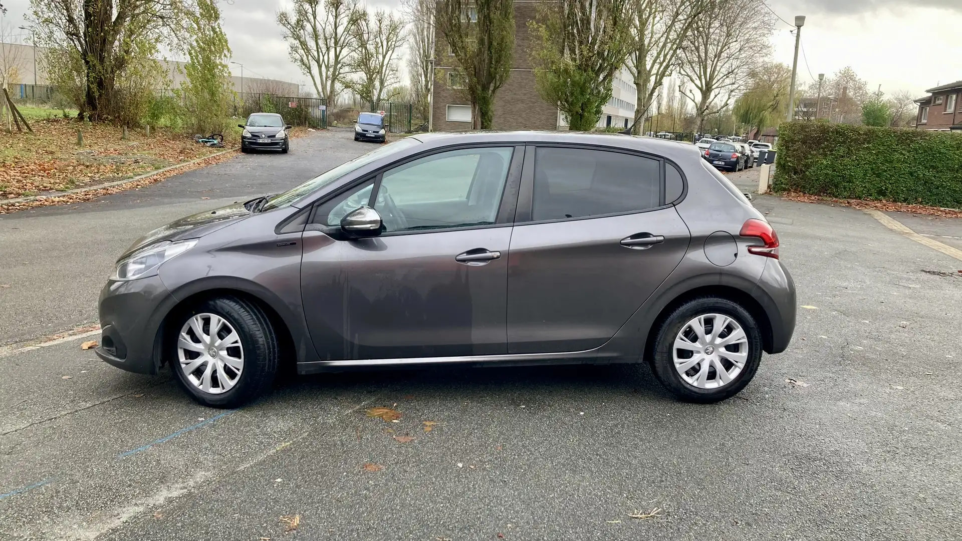 Peugeot 208 PureTech 82ch S&S BVM5 Signature - 2