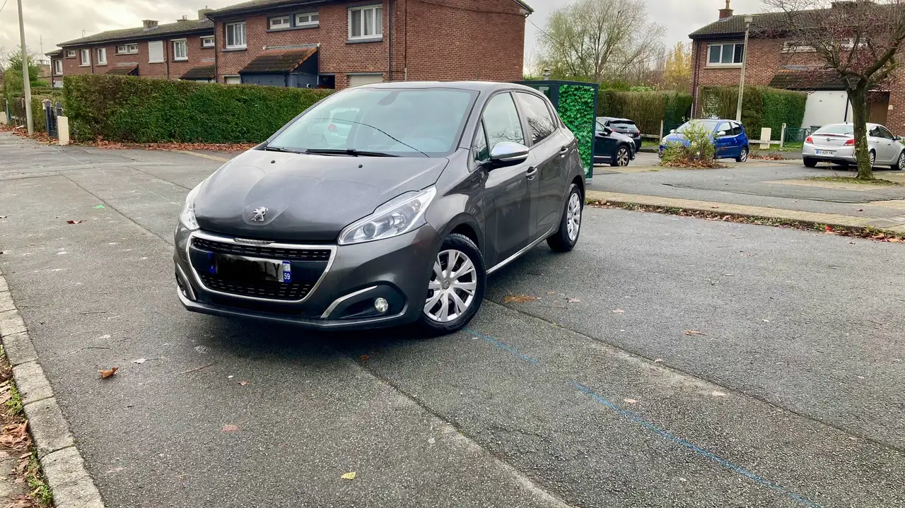 Peugeot 208 PureTech 82ch S\u0026S BVM5 Signature