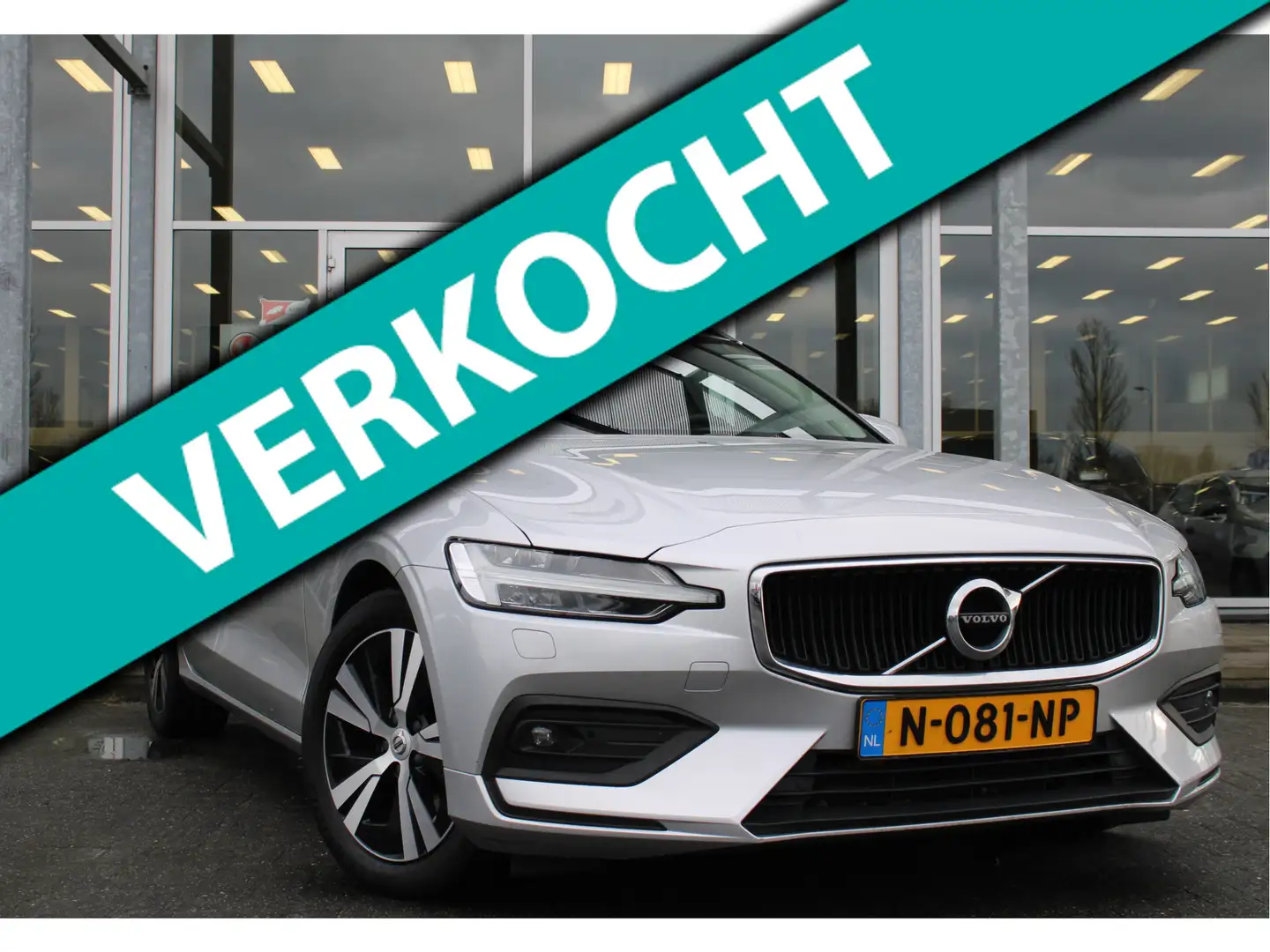 Volvo V60 B3 Automaat Momentum Business | El. Trekhaak | Cam Grijs - 1