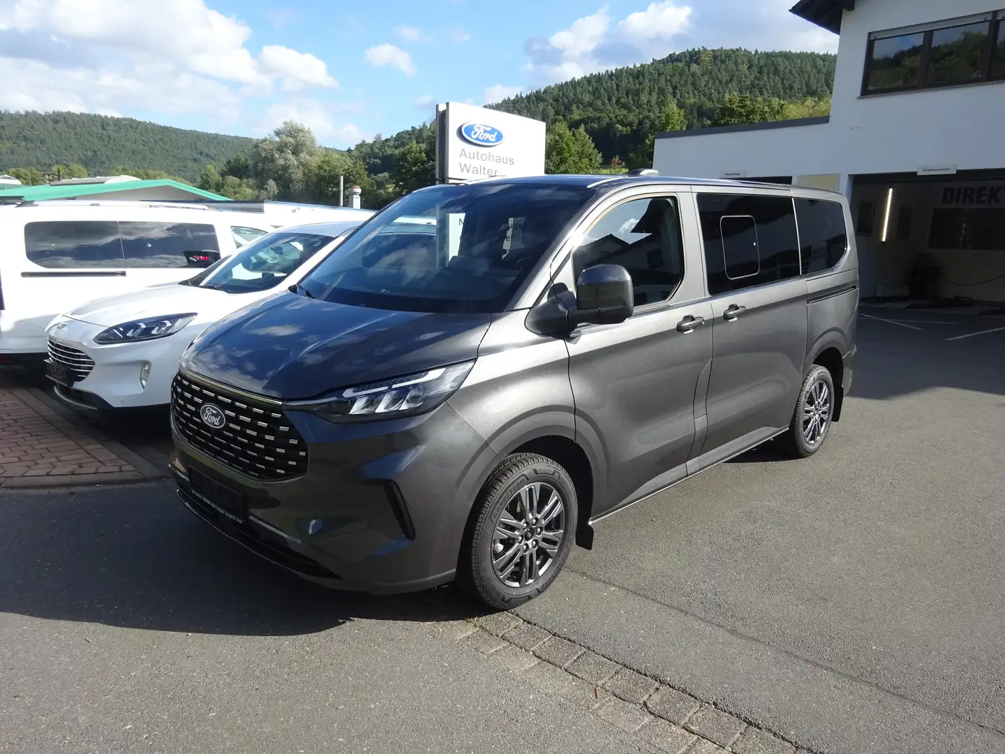 Ford Tourneo Custom 320 L1 Tourneo Titanium FWD Neues Modell Grau - 1