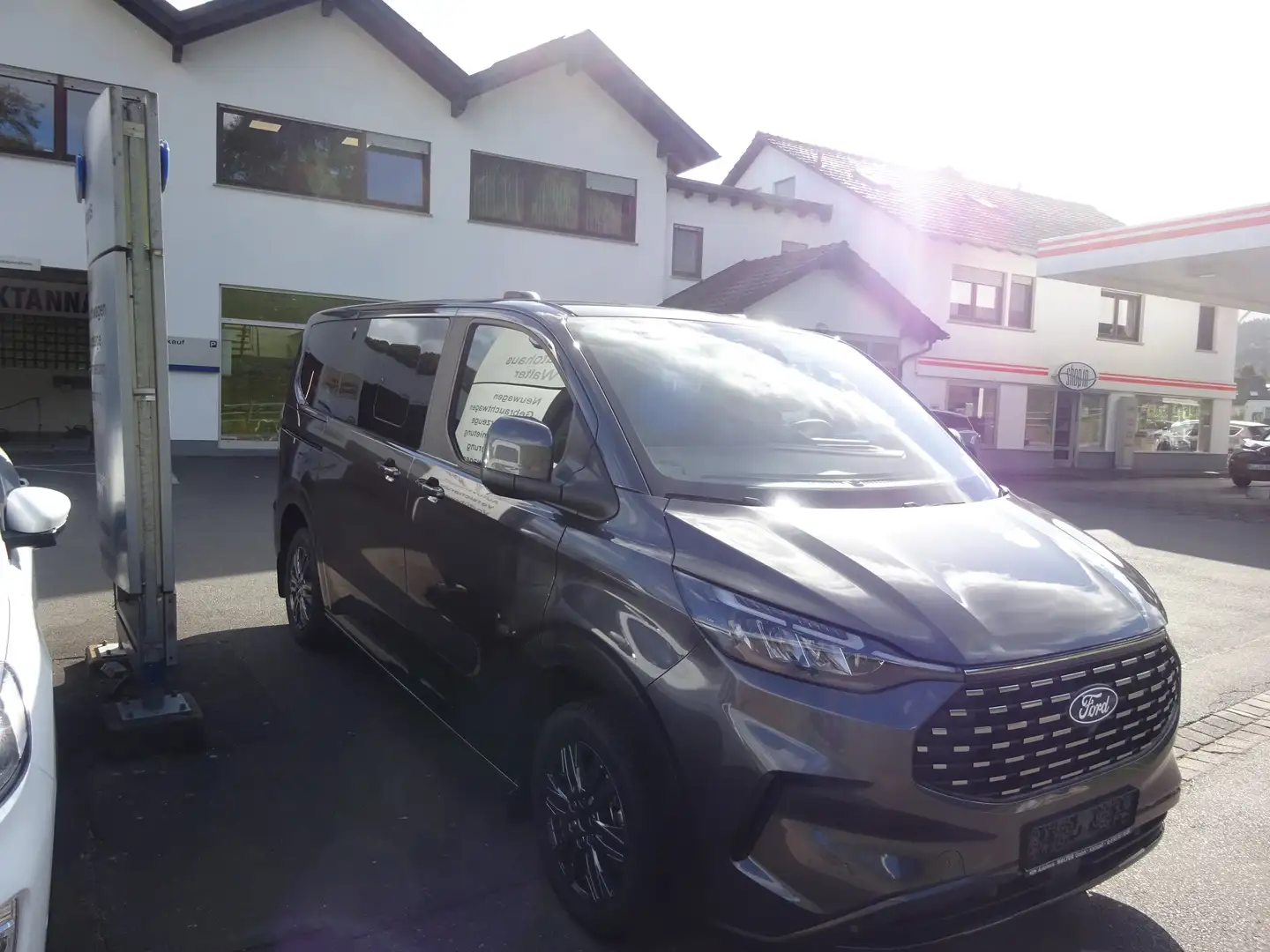 Ford Tourneo Custom 320 L1 Tourneo Titanium FWD Neues Modell Grau - 2