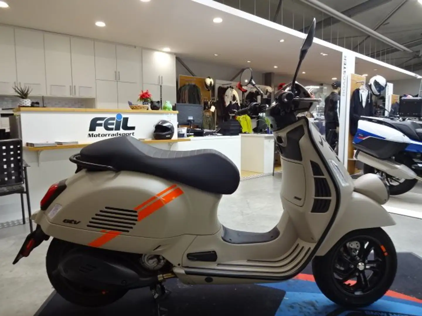 Vespa GTV 300 E5 beige - Neufahrzeug Beige - 1