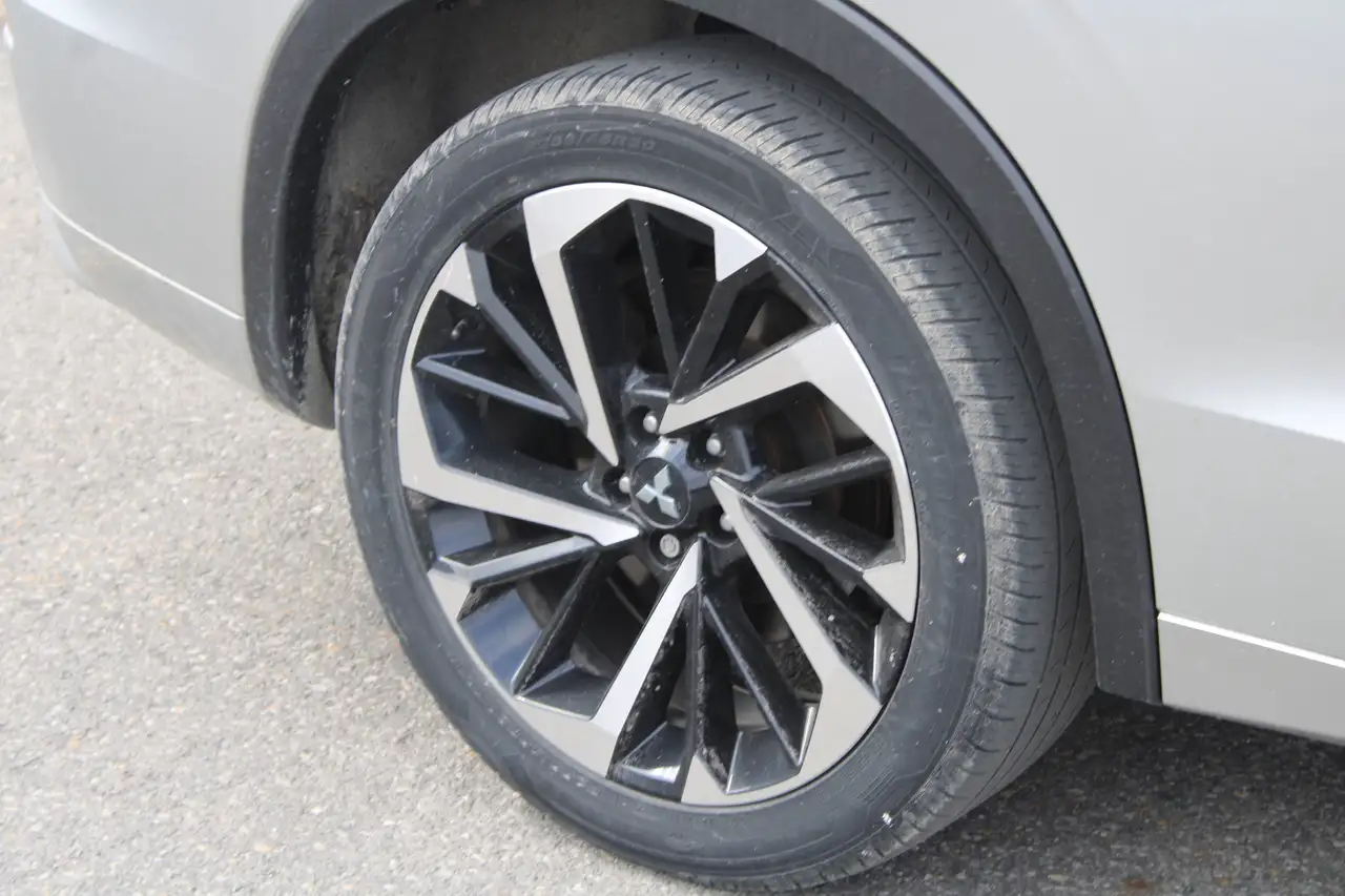 Mitsubishi Outlander снимка Mitsubishi Outlander