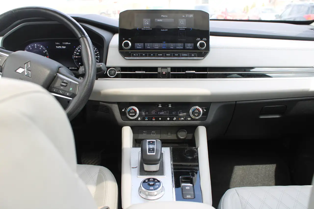 Mitsubishi Outlander снимка Mitsubishi Outlander