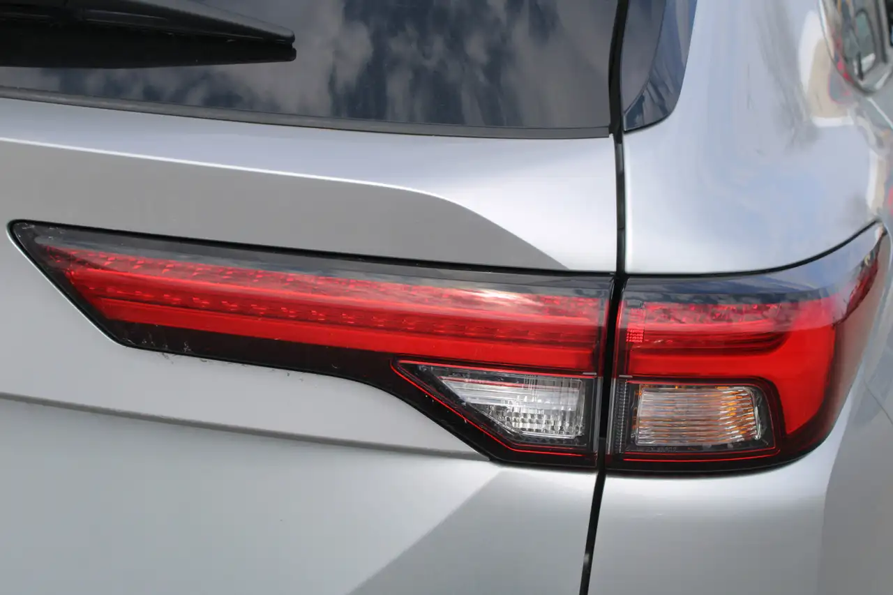 Mitsubishi Outlander снимка Mitsubishi Outlander