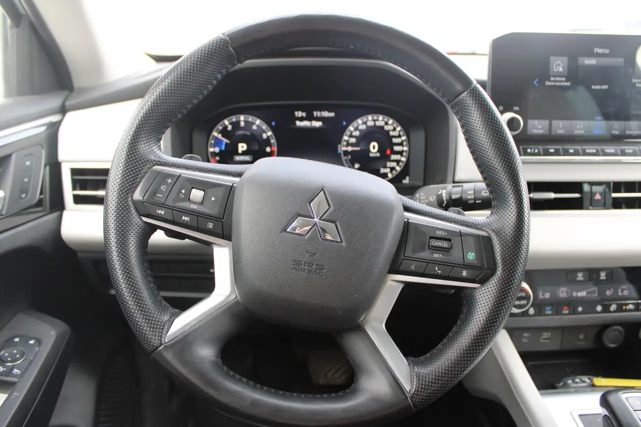 Mitsubishi Outlander снимка Mitsubishi Outlander
