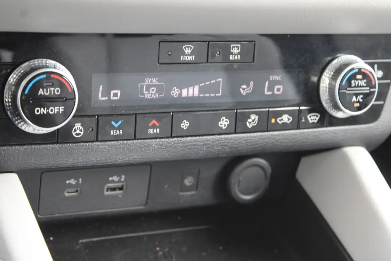 Mitsubishi Outlander снимка Mitsubishi Outlander