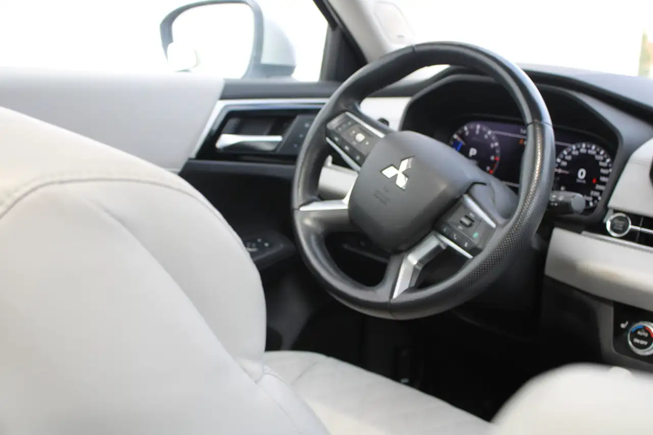 Mitsubishi Outlander снимка Mitsubishi Outlander