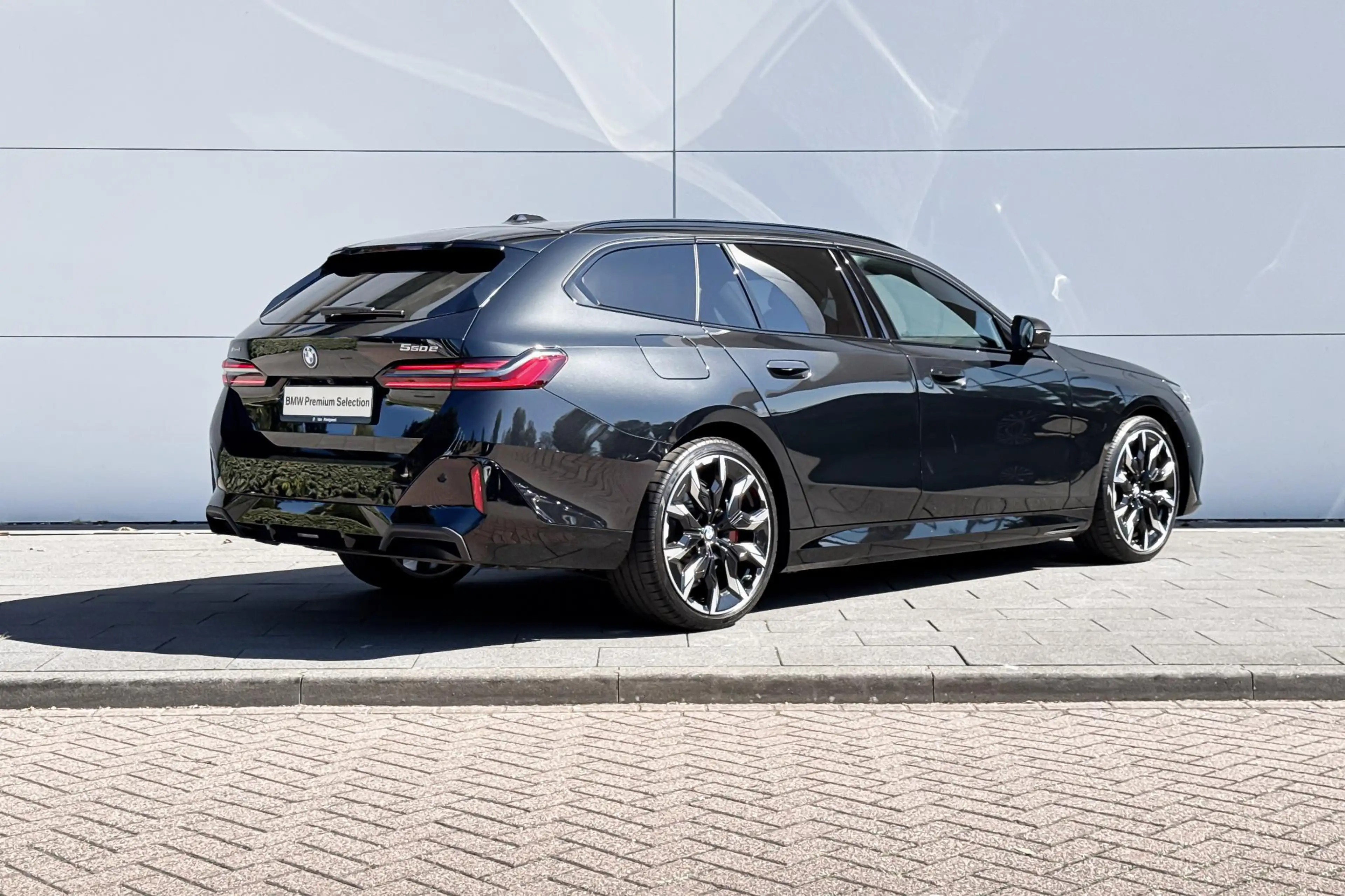 BMW 550 5 Serie Touring 550e xDrive M-Sport Pro | Bowers & — photo 6
