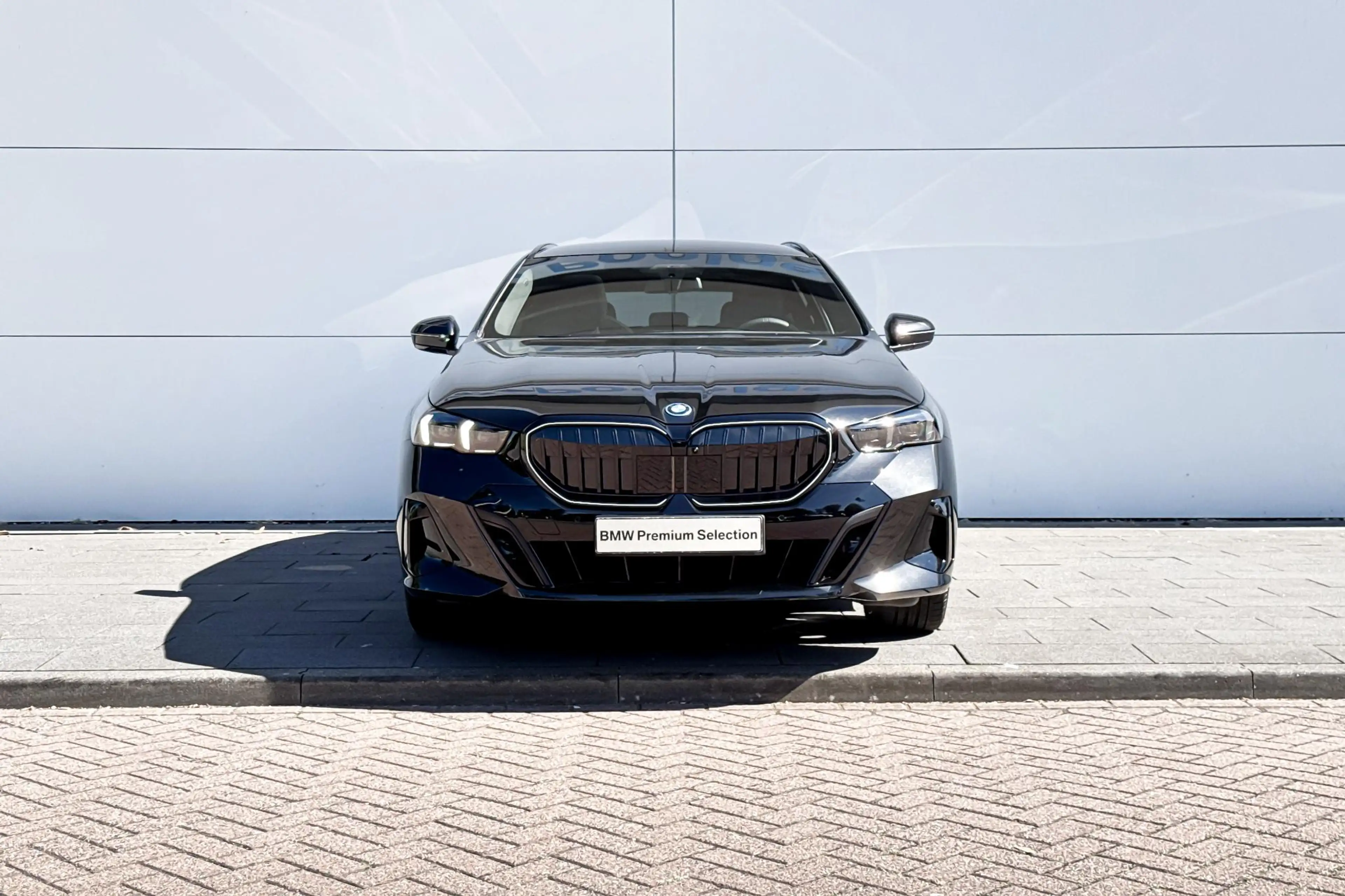 BMW 550 5 Serie Touring 550e xDrive M-Sport Pro | Bowers & — photo 5