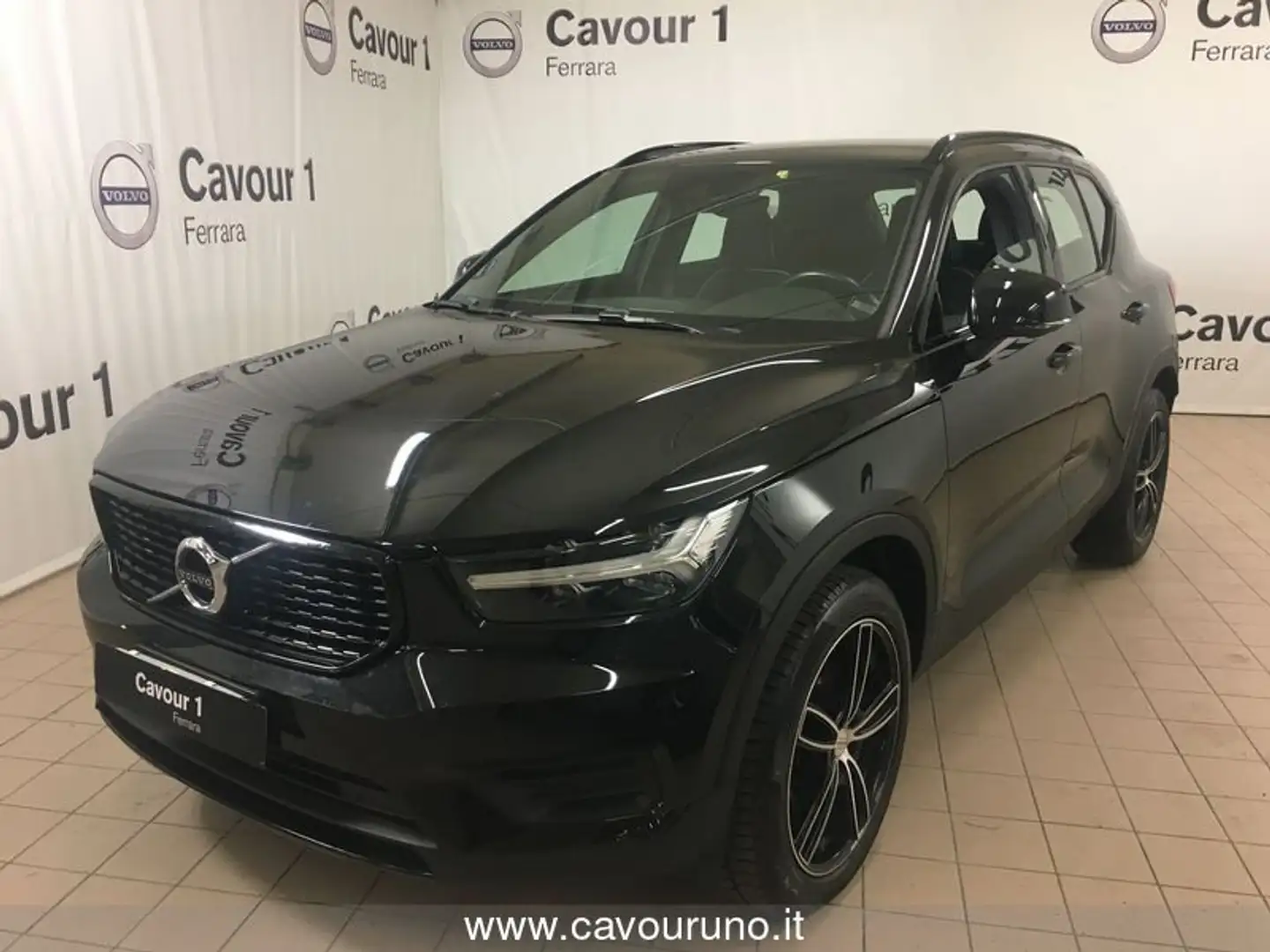 Volvo XC40 T5 AWD Geartronic R-design crna - 1