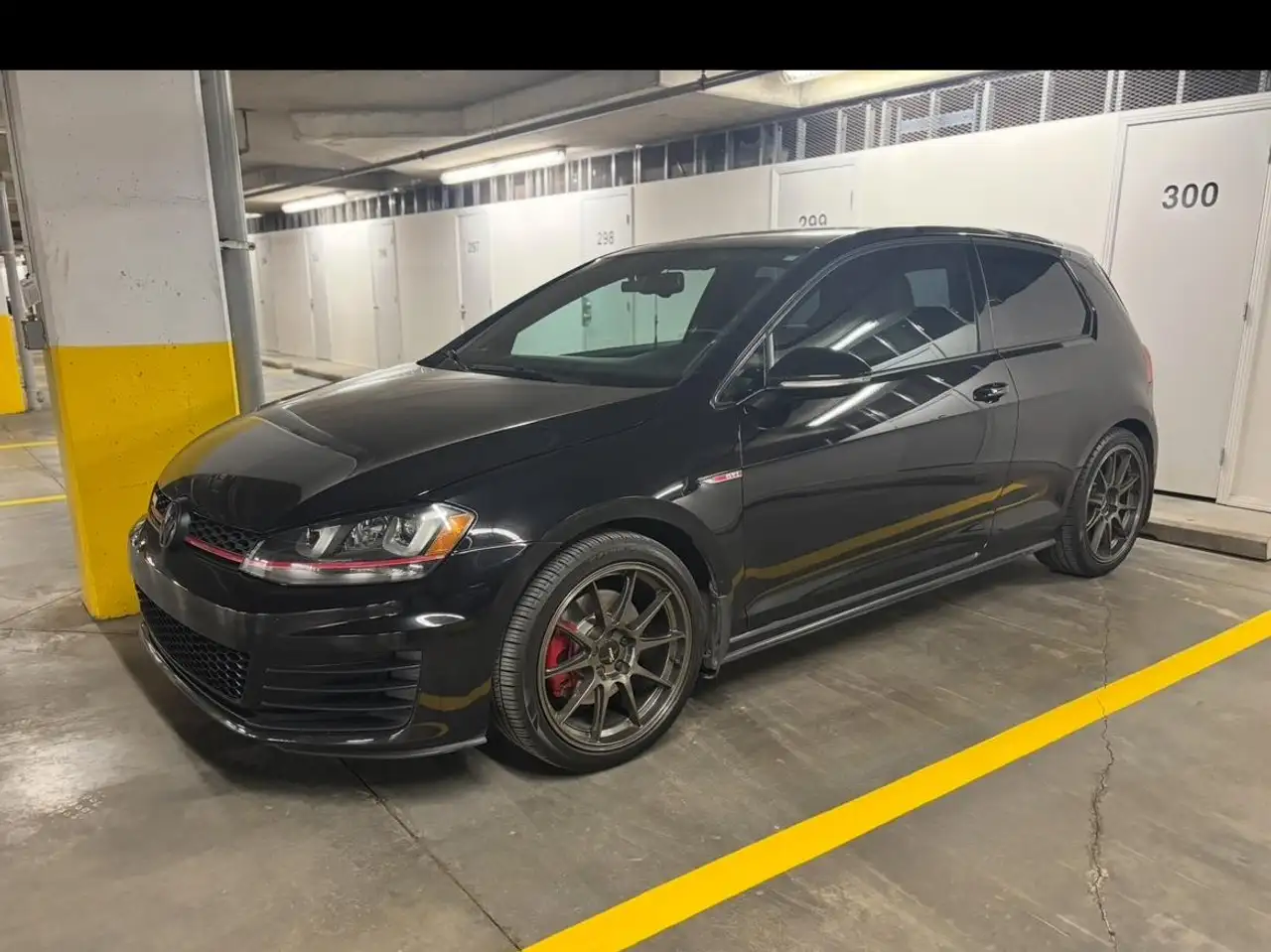 Volkswagen Golf GTI снимка Volkswagen Golf GTI