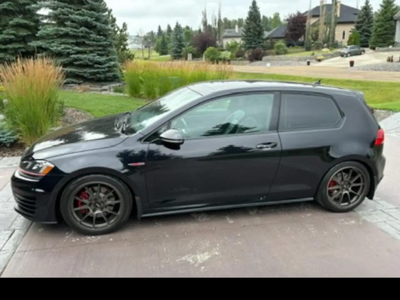 Volkswagen Golf GTI снимка Volkswagen Golf GTI