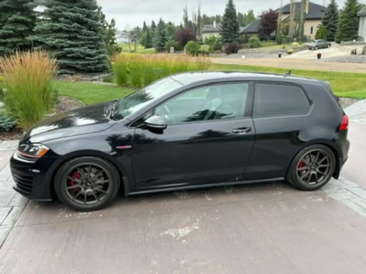 Volkswagen Golf GTI снимка Volkswagen Golf GTI