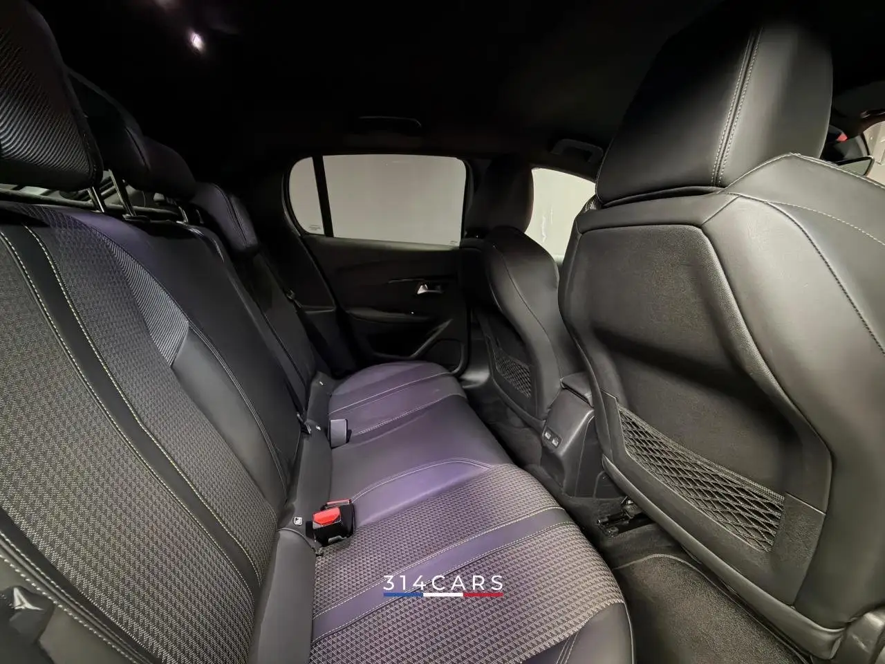 Peugeot 208 208 — photo 9