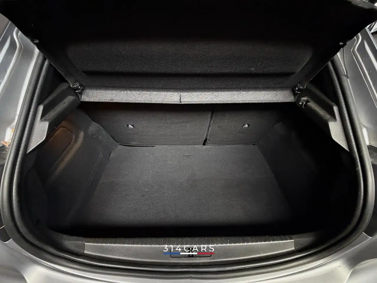 Peugeot 208 208 — photo 11