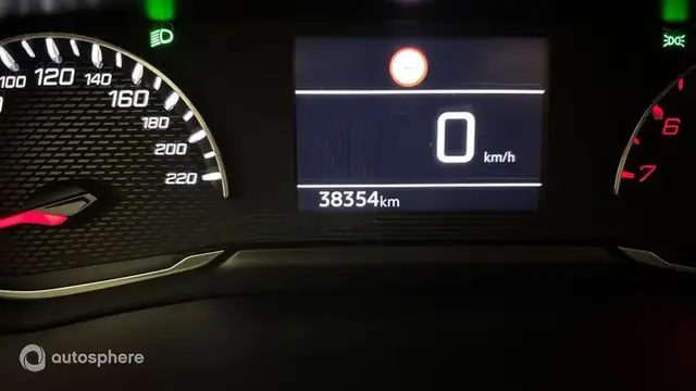 Peugeot 208 view 9