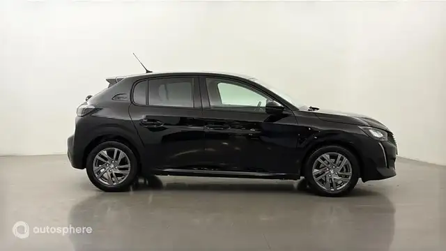 Peugeot 208 view 4