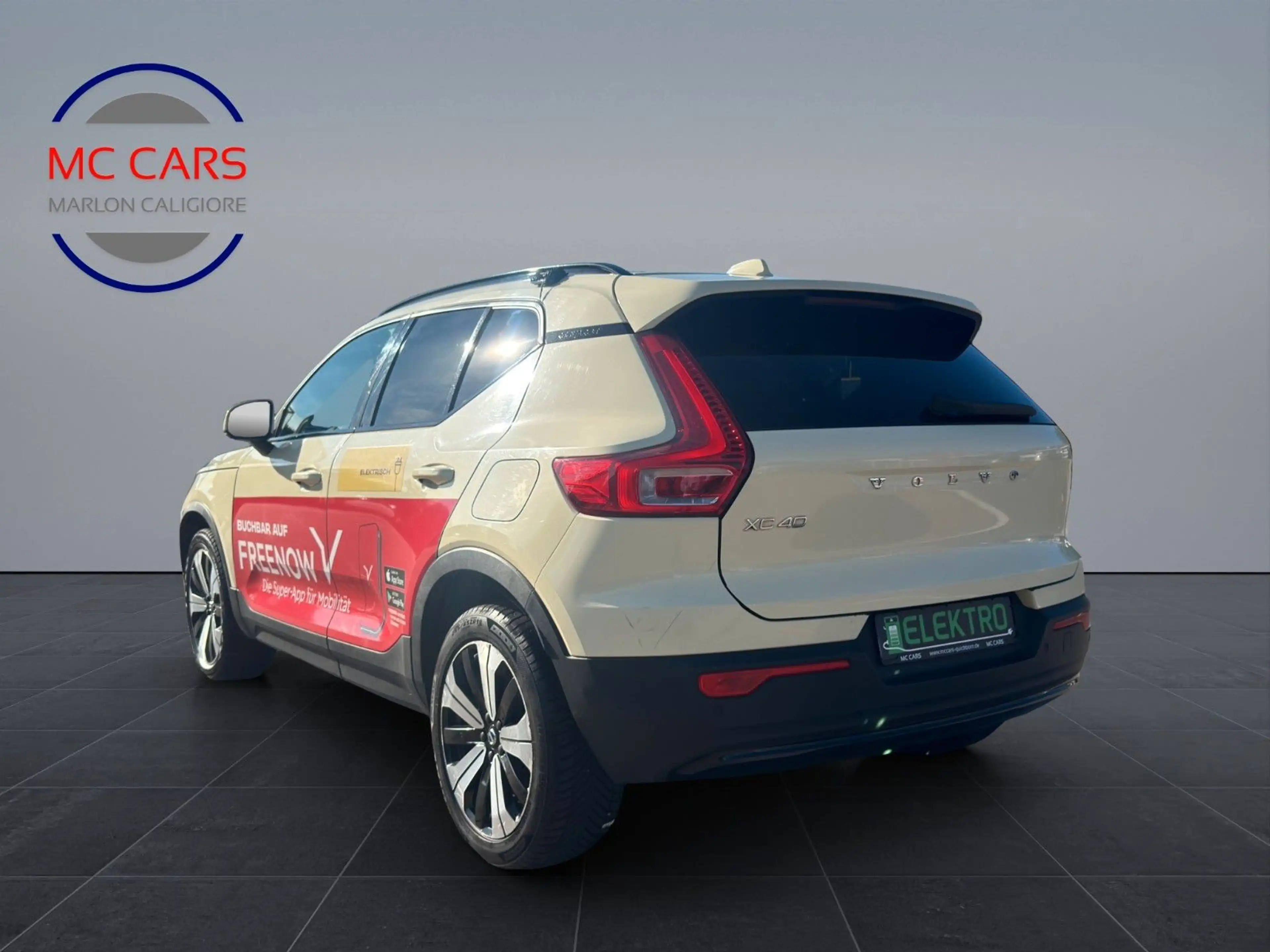 Volvo XC40 Plus Recharge Pure Electric 2WD TAXI — photo 2