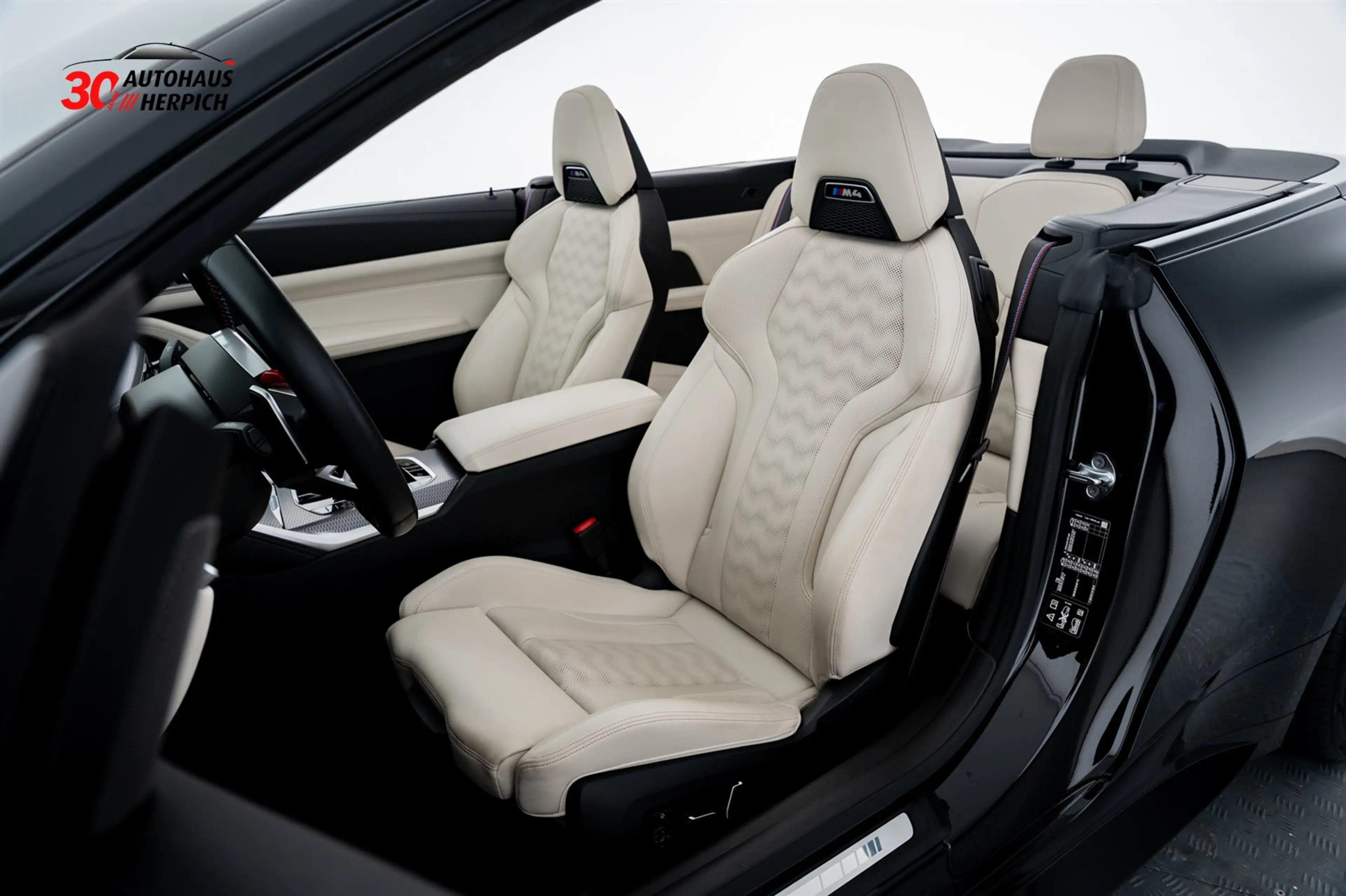 BMW M4 xDrive Competition Cabrio Schwarz Weiß Curved — photo 10