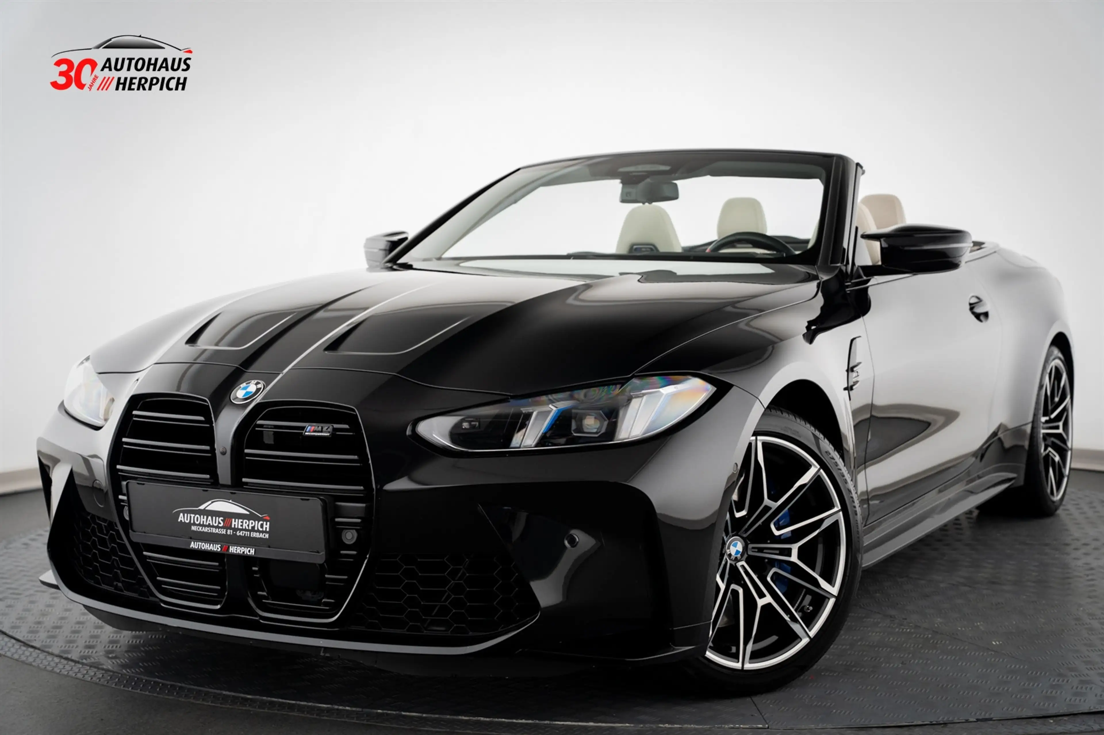 BMW M4 xDrive Competition Cabrio Schwarz Weiß Curved