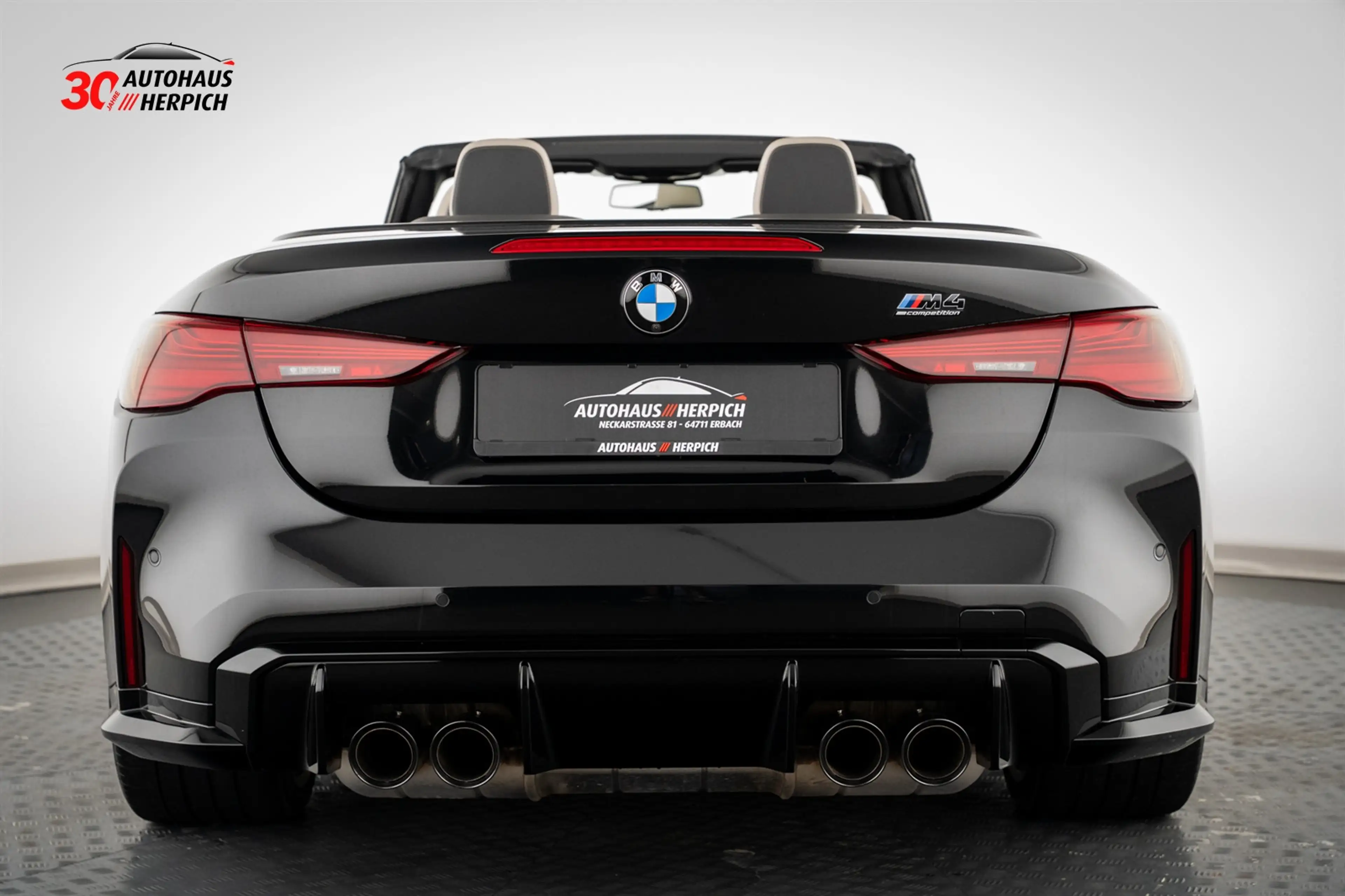 BMW M4 xDrive Competition Cabrio Schwarz Weiß Curved — photo 4