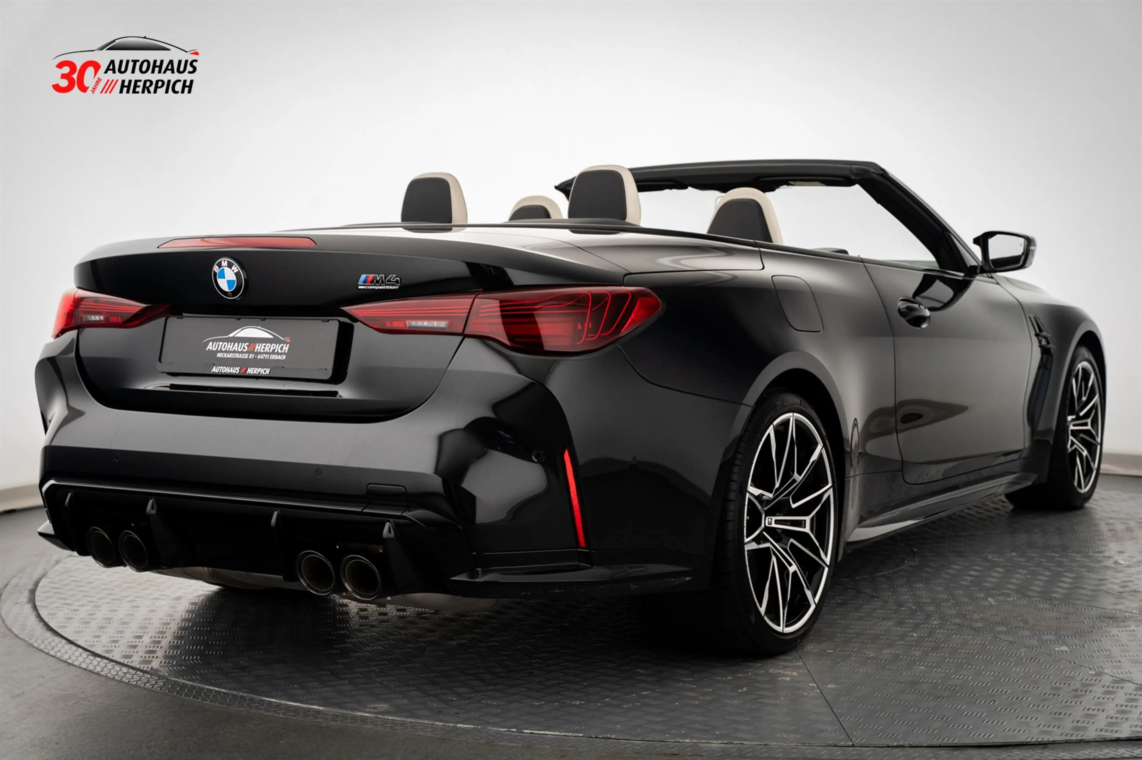 BMW M4 xDrive Competition Cabrio Schwarz Weiß Curved — photo 5