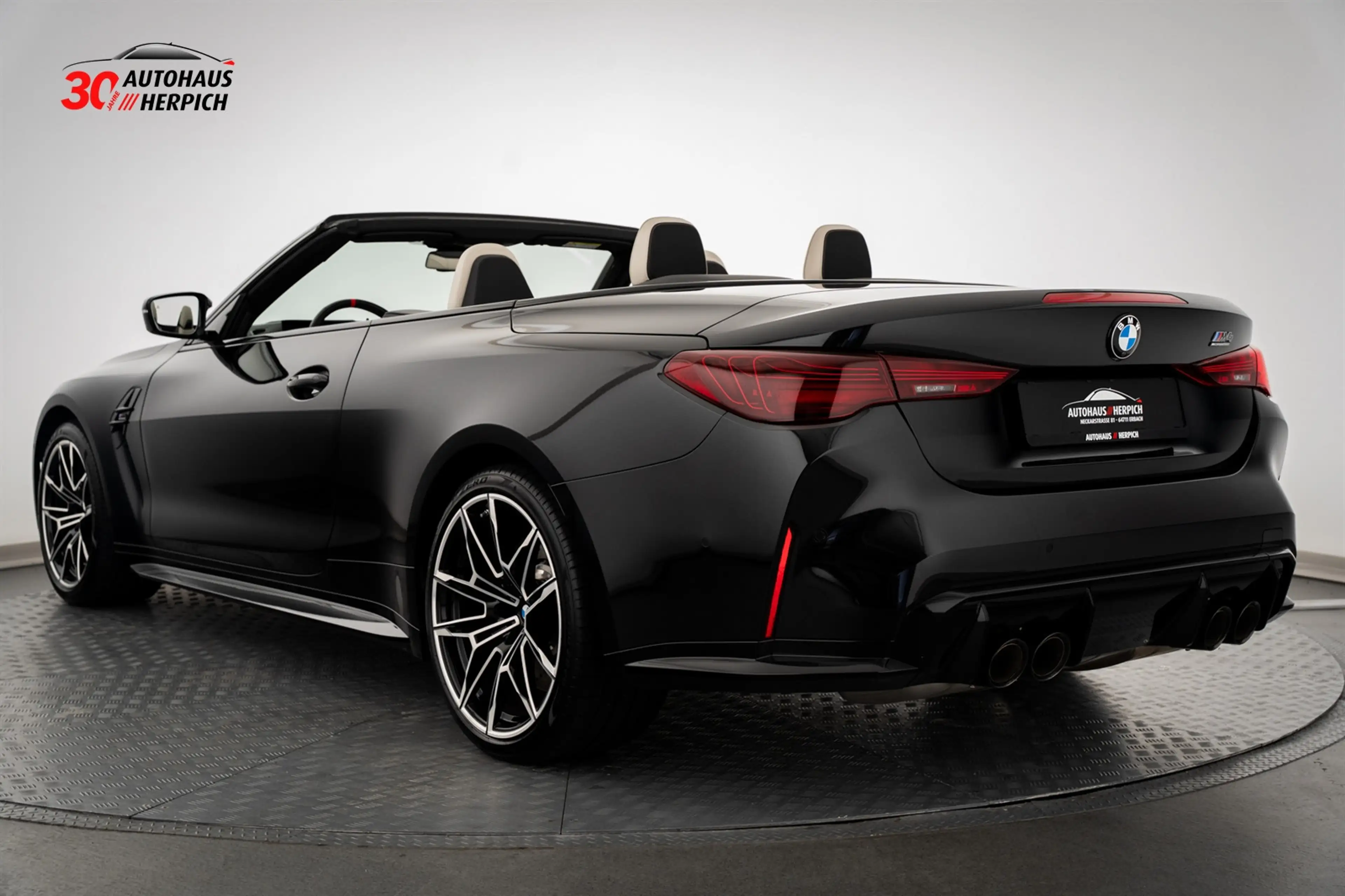 BMW M4 xDrive Competition Cabrio Schwarz Weiß Curved — photo 3
