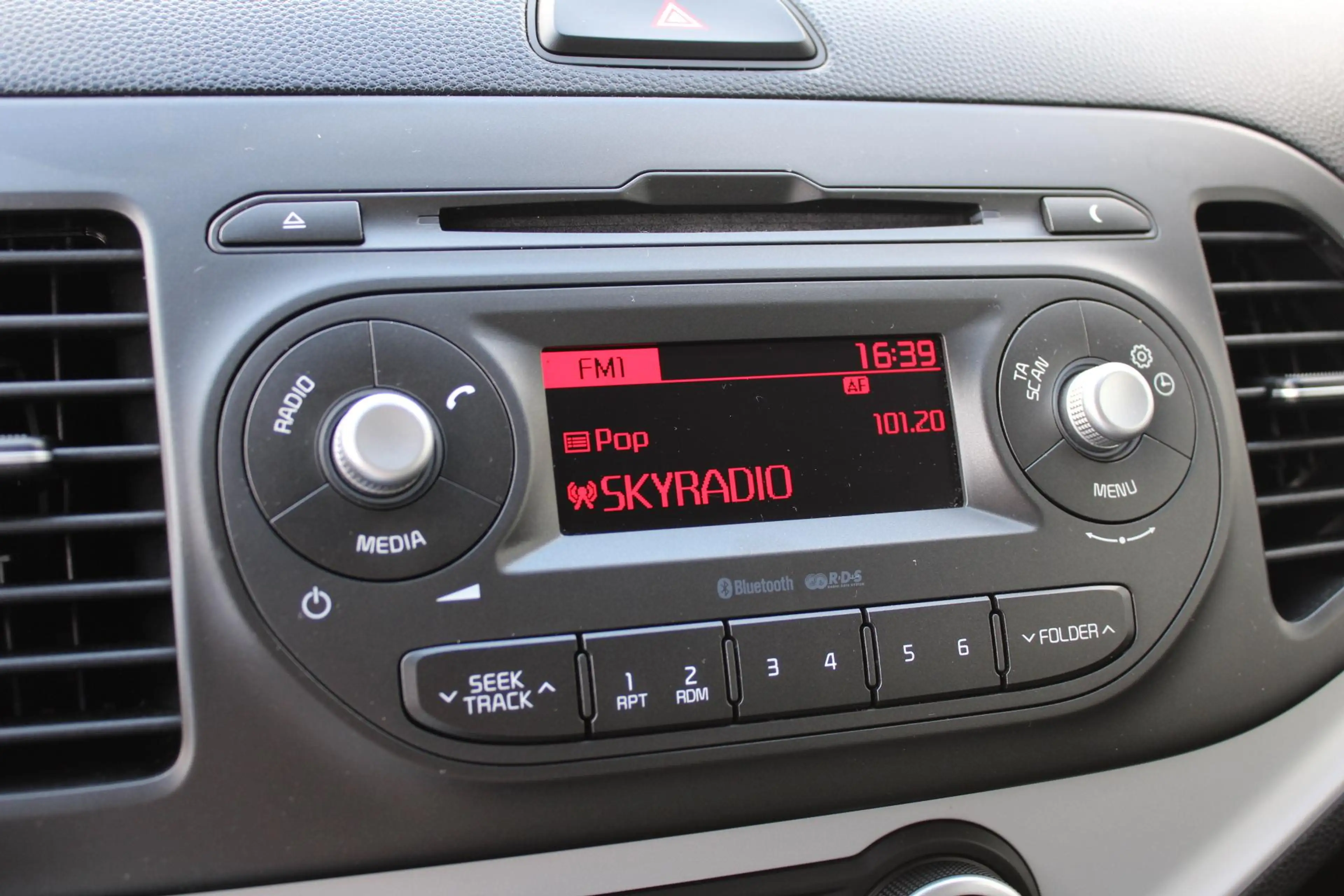 Kia Picanto 1.0 CVVT DynamicLine | Cruise Control | Climate Co — photo 7