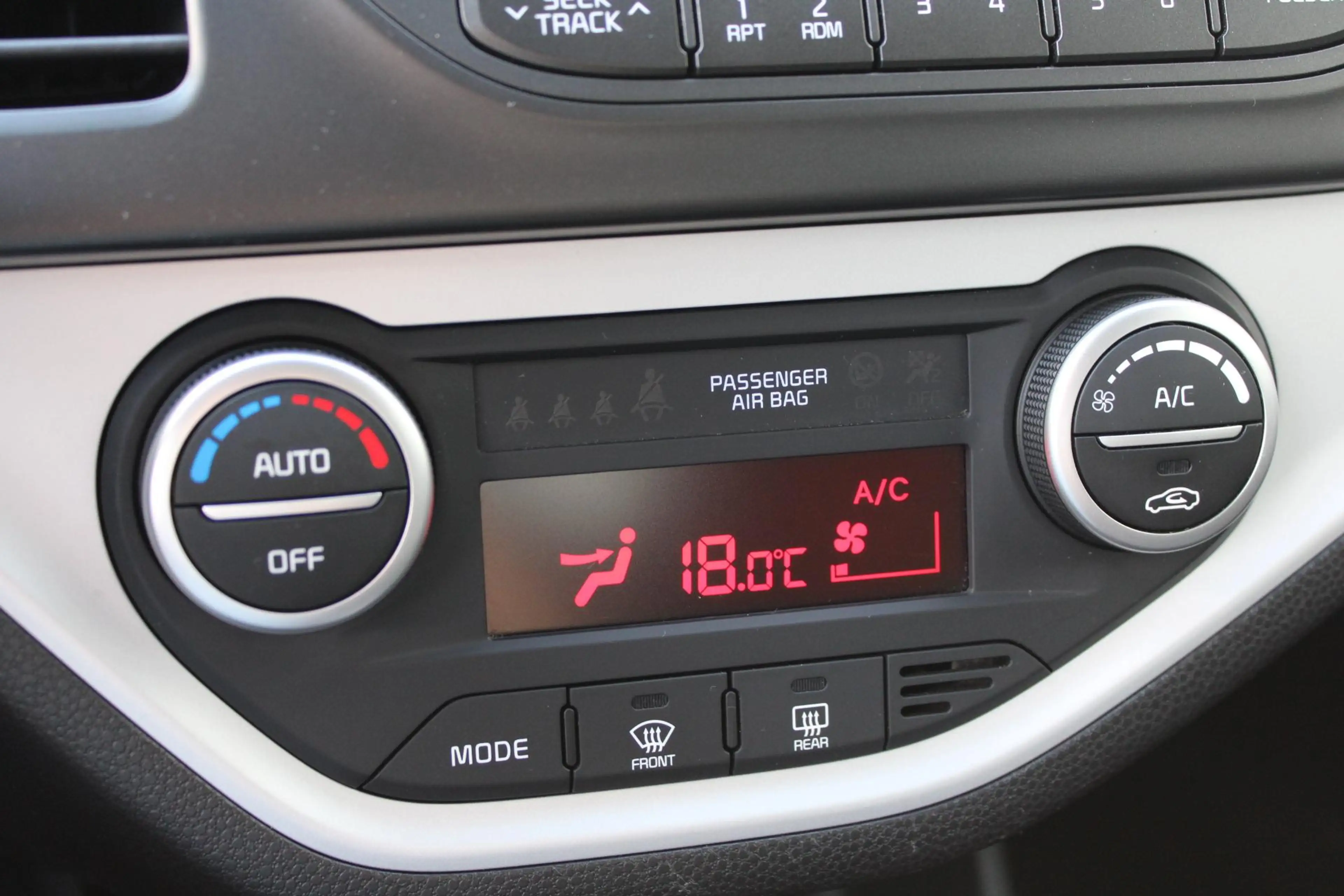 Kia Picanto 1.0 CVVT DynamicLine | Cruise Control | Climate Co — photo 8