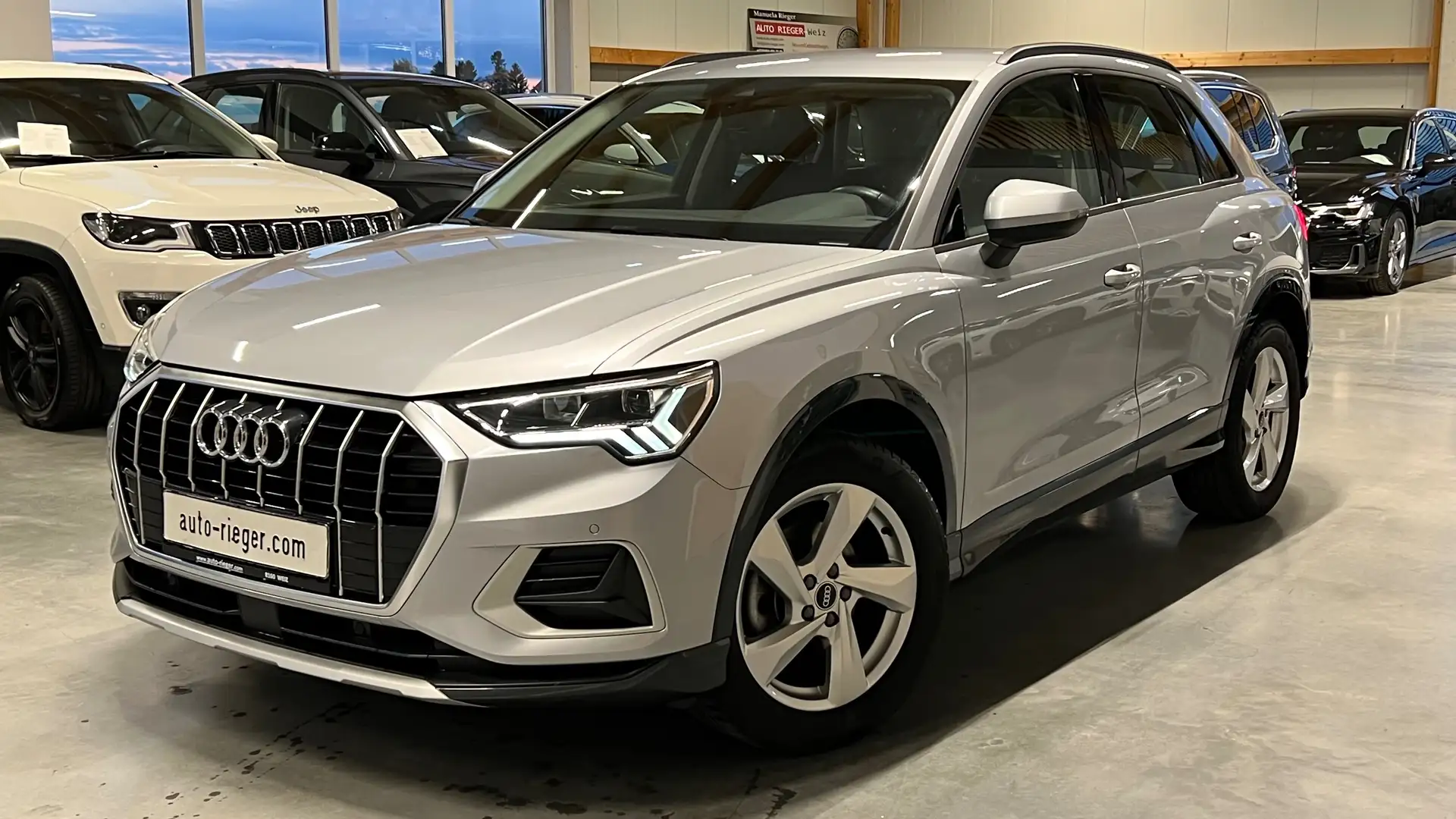 Audi Q3 35 TFSI advanced LED, AHK, Keyless Grau - 2