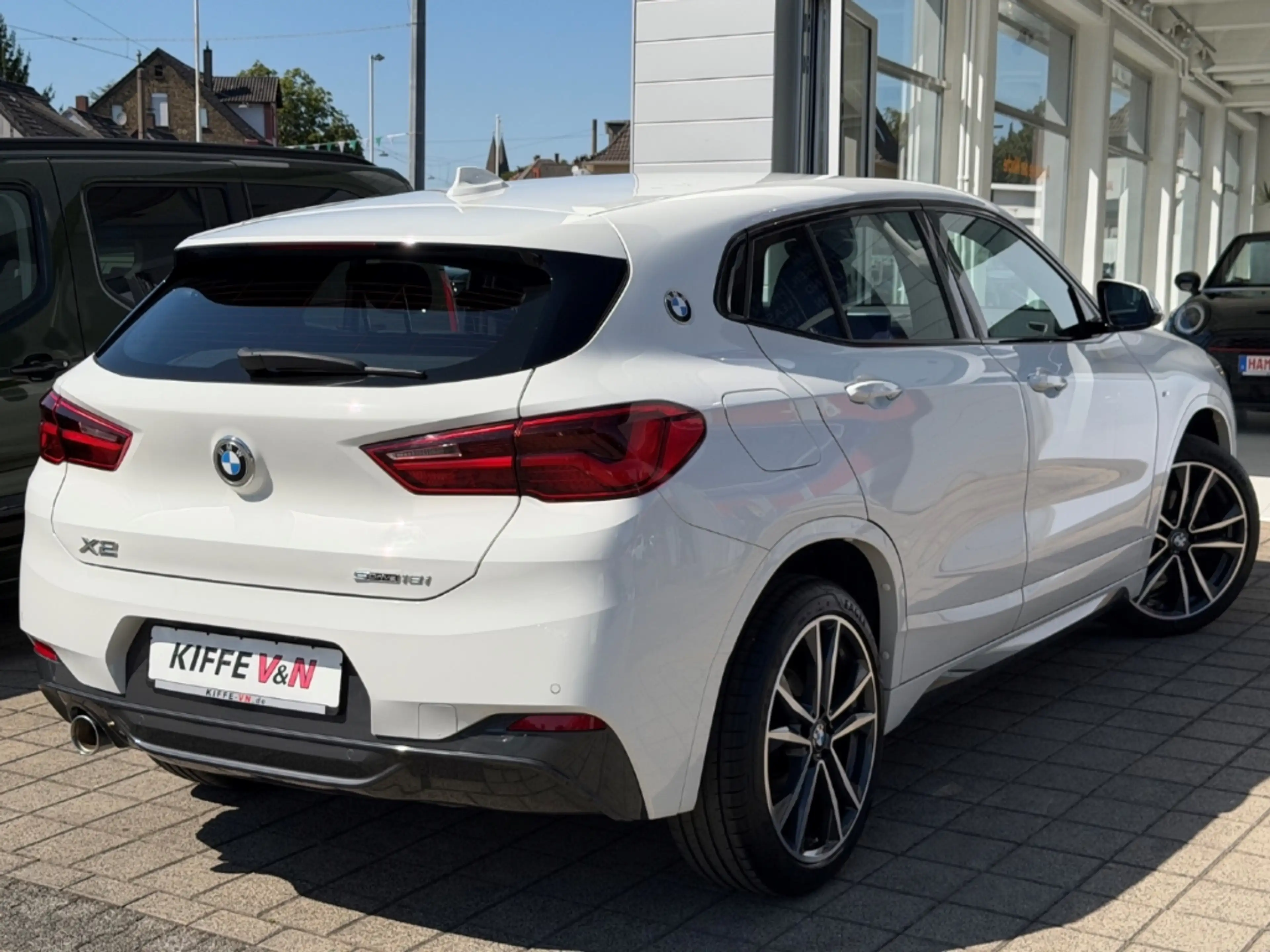 BMW X2 sDRIVE 18i M-SPORT NAVI PDC SHZ SHADOW LINE — photo 4