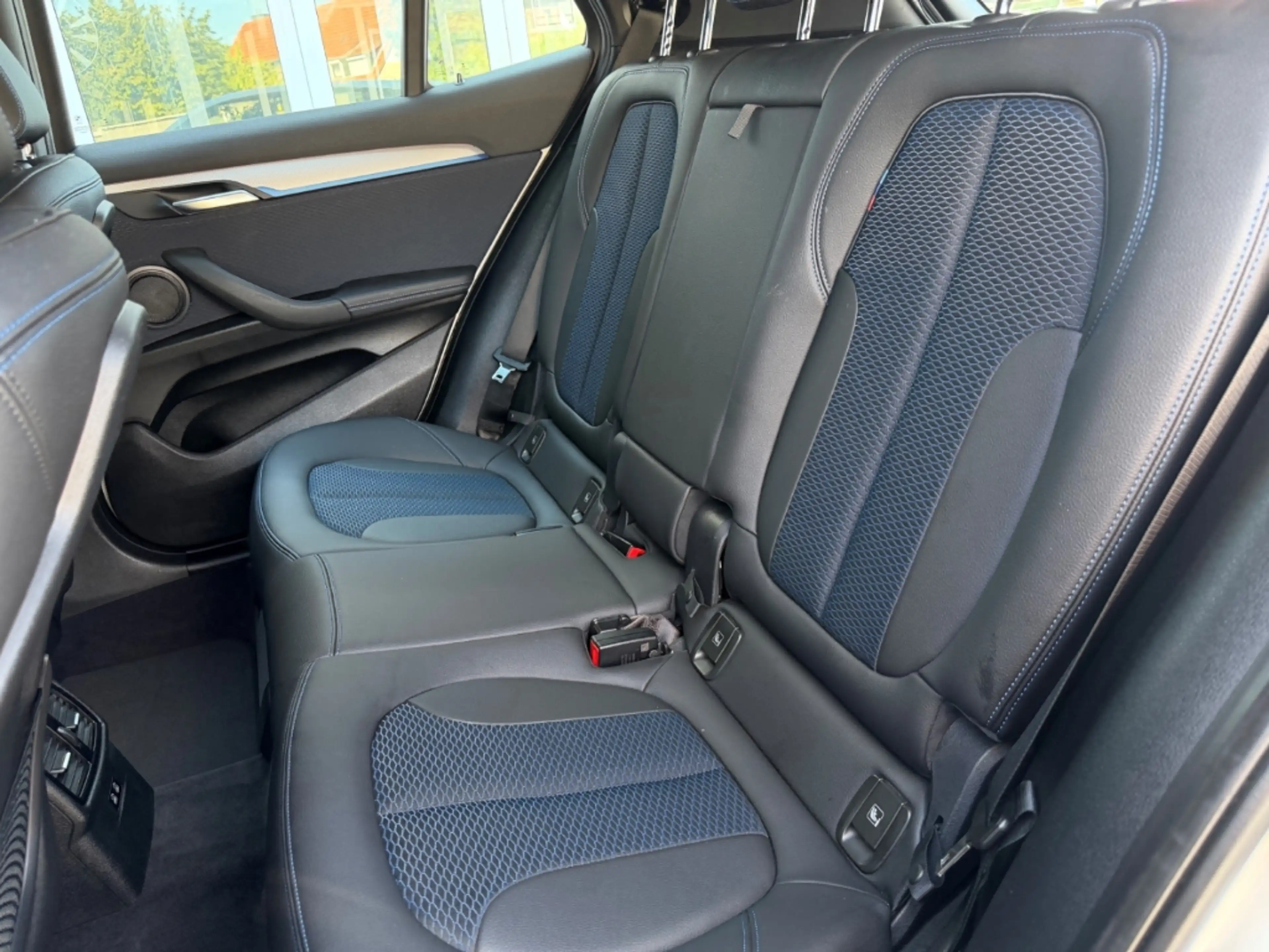 BMW X2 sDRIVE 18i M-SPORT NAVI PDC SHZ SHADOW LINE — photo 13