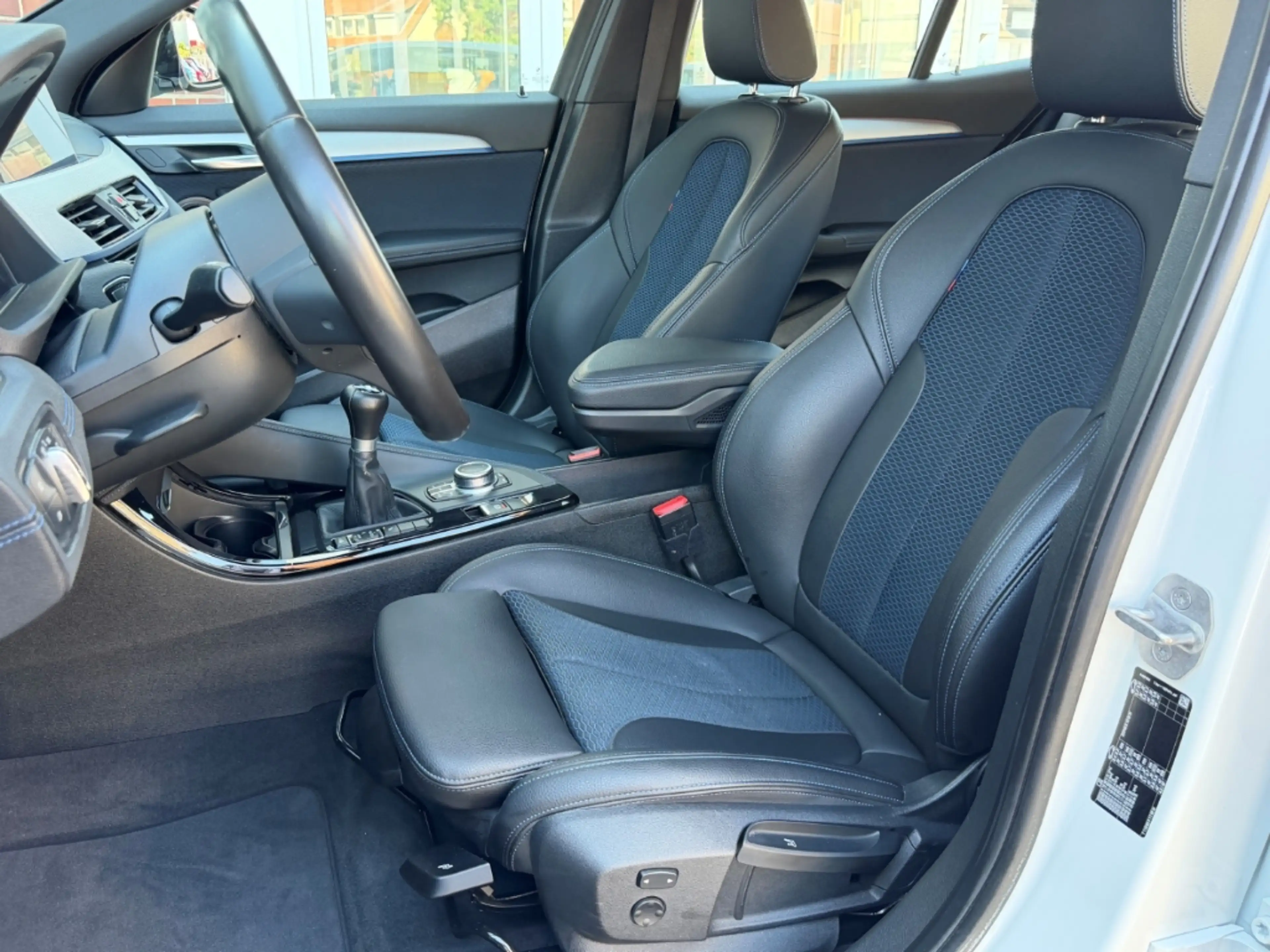 BMW X2 sDRIVE 18i M-SPORT NAVI PDC SHZ SHADOW LINE — photo 12