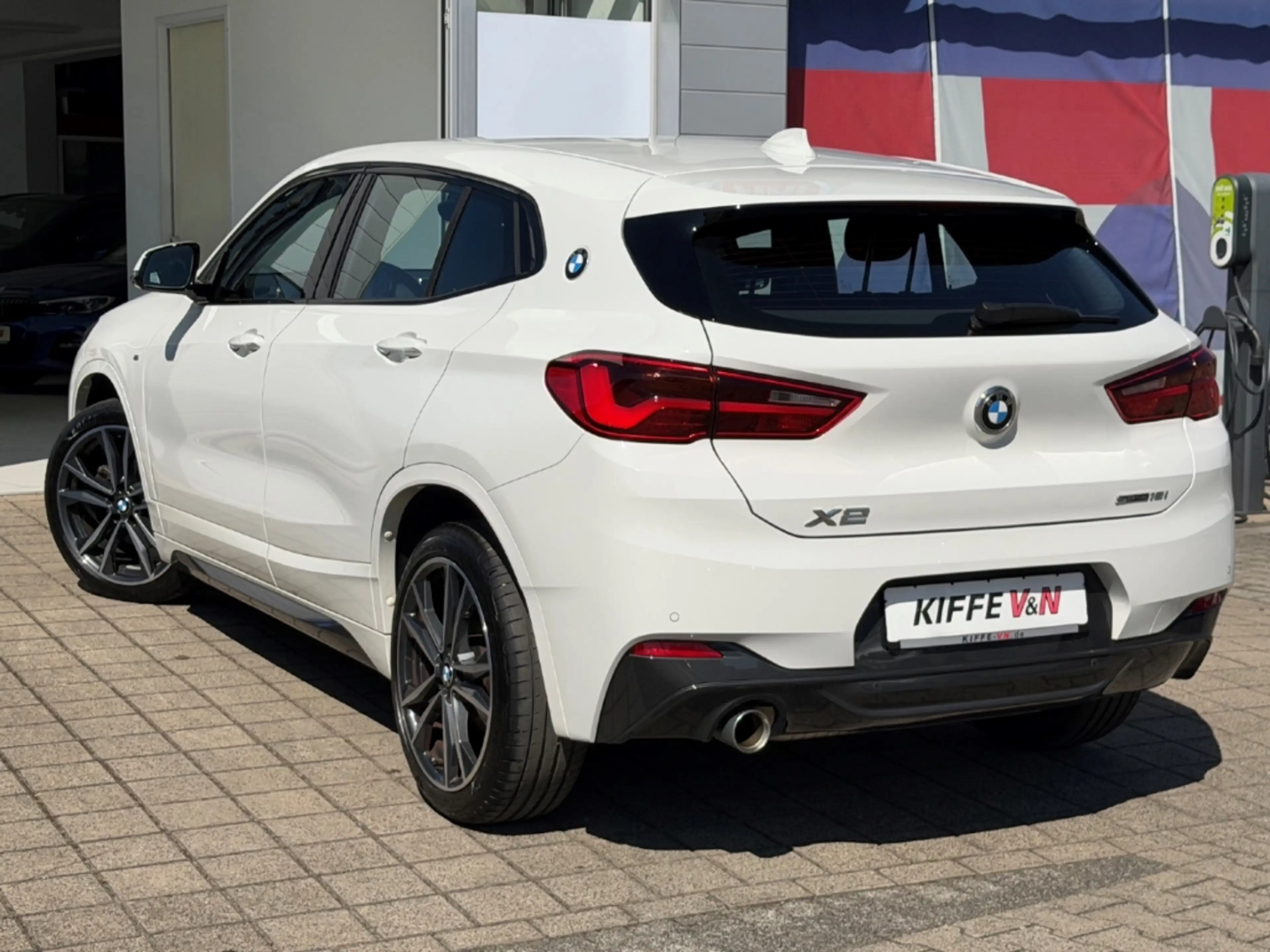 BMW X2 sDRIVE 18i M-SPORT NAVI PDC SHZ SHADOW LINE — photo 2