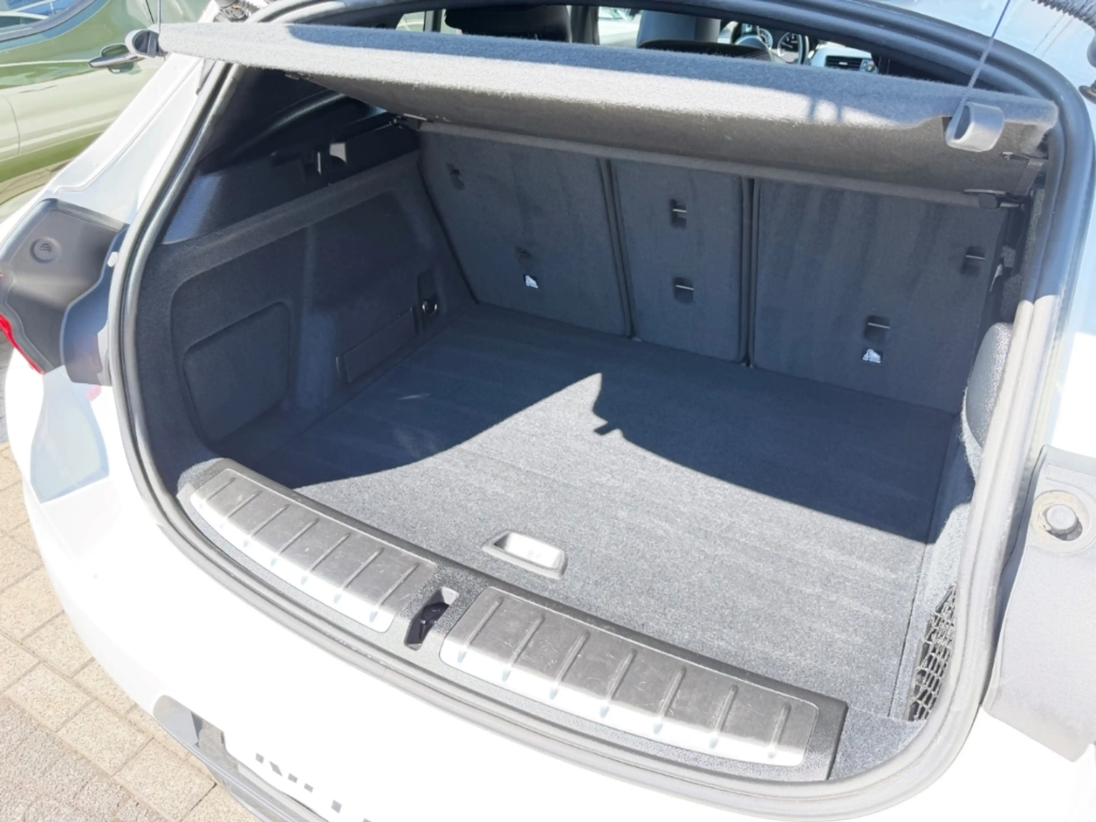BMW X2 sDRIVE 18i M-SPORT NAVI PDC SHZ SHADOW LINE — photo 14