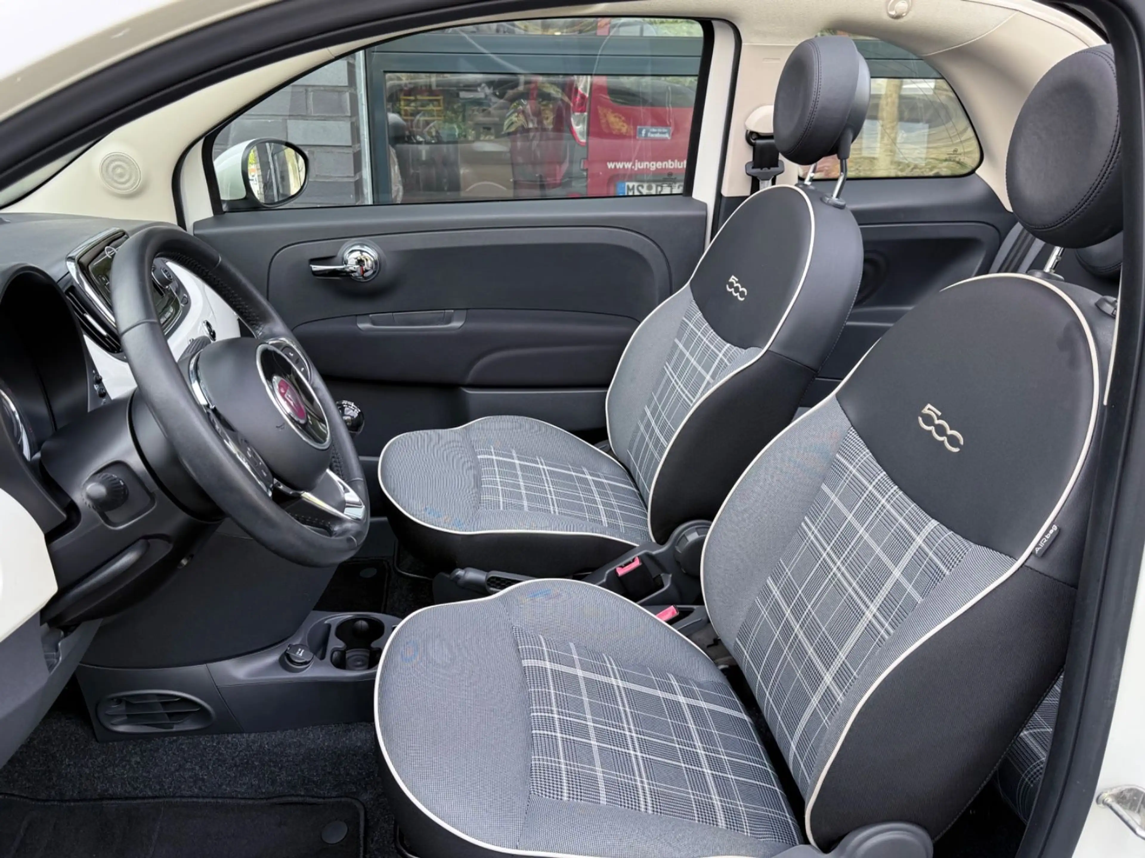Fiat 500C Lounge — photo 10