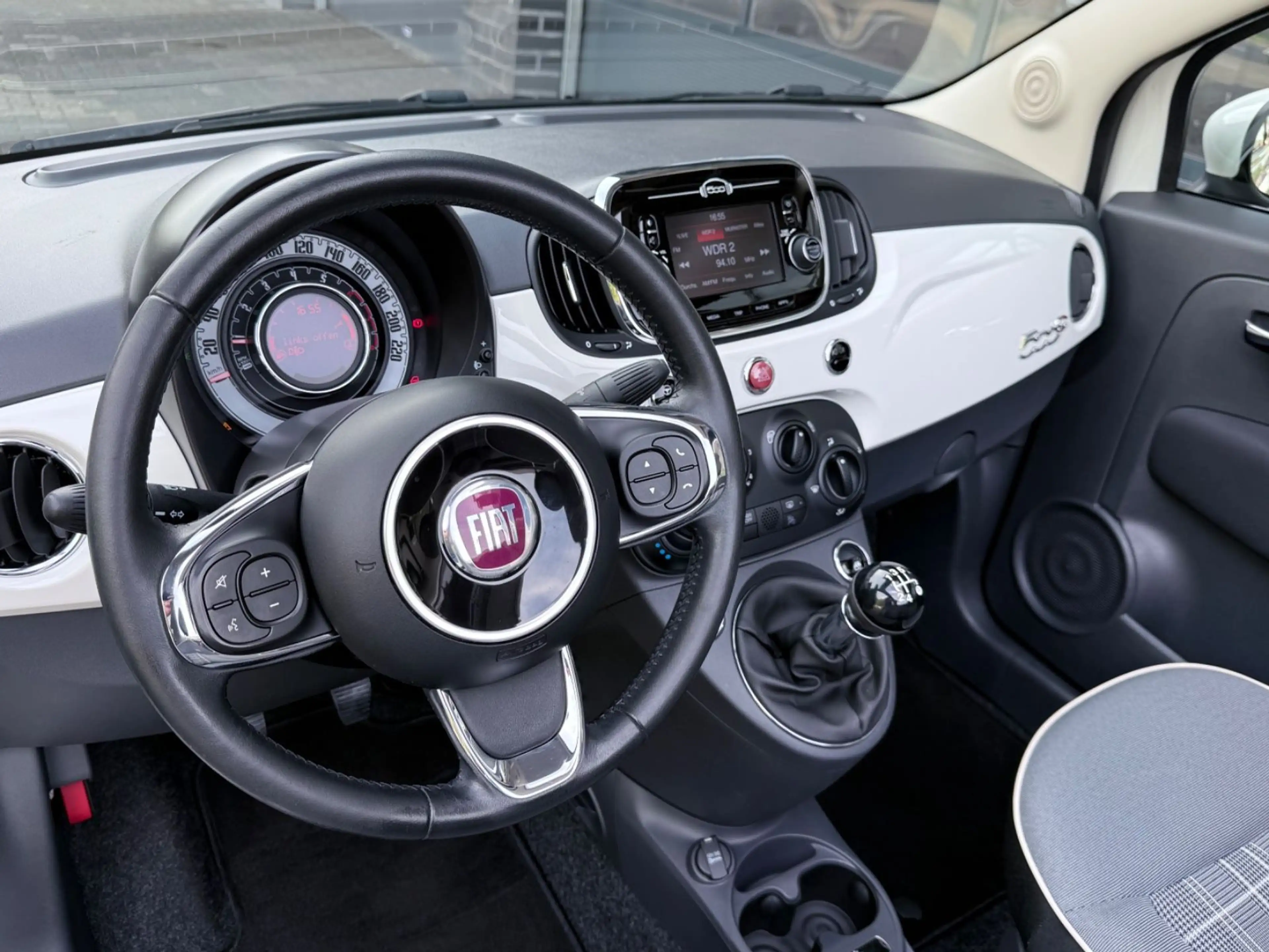 Fiat 500C Lounge — photo 9