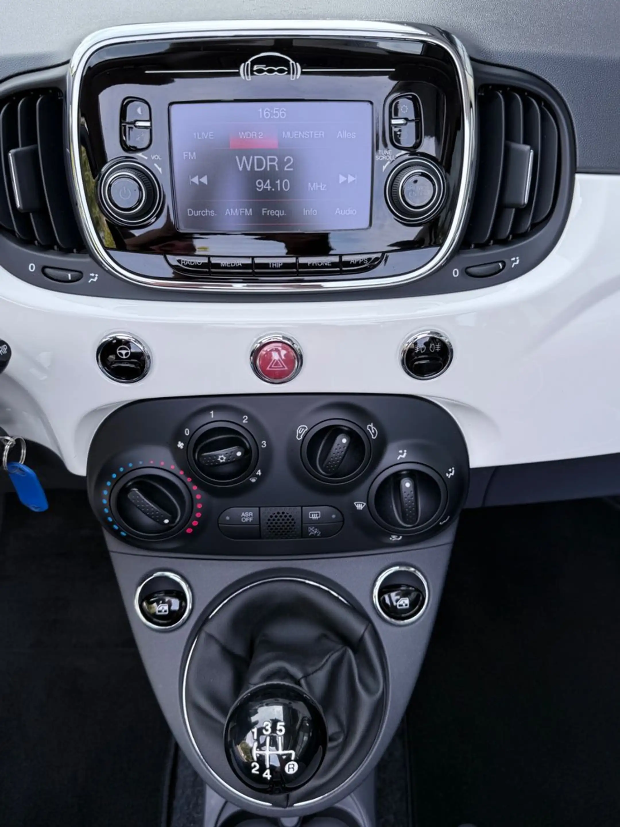 Fiat 500C Lounge — photo 11