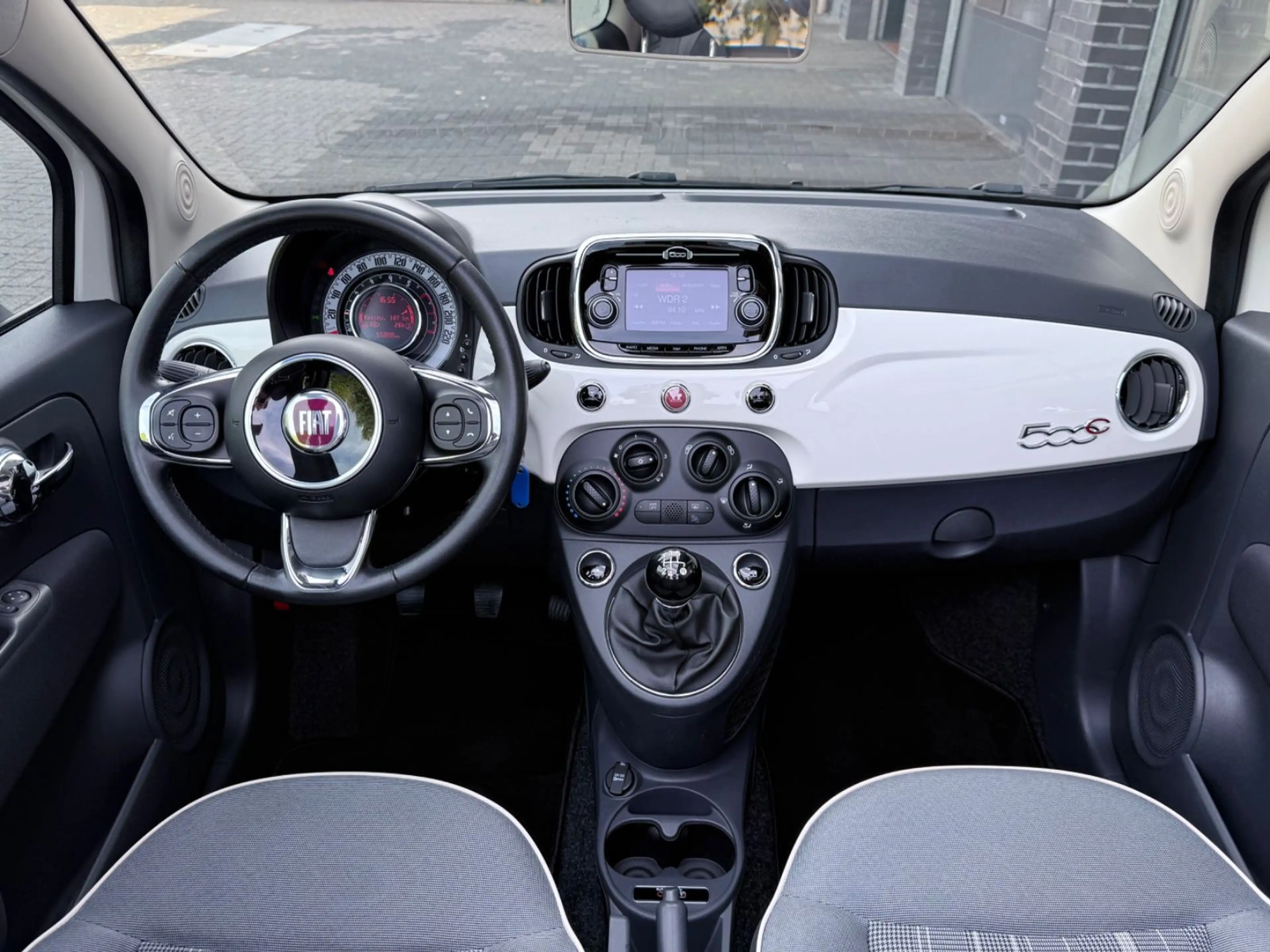 Fiat 500C Lounge — photo 8