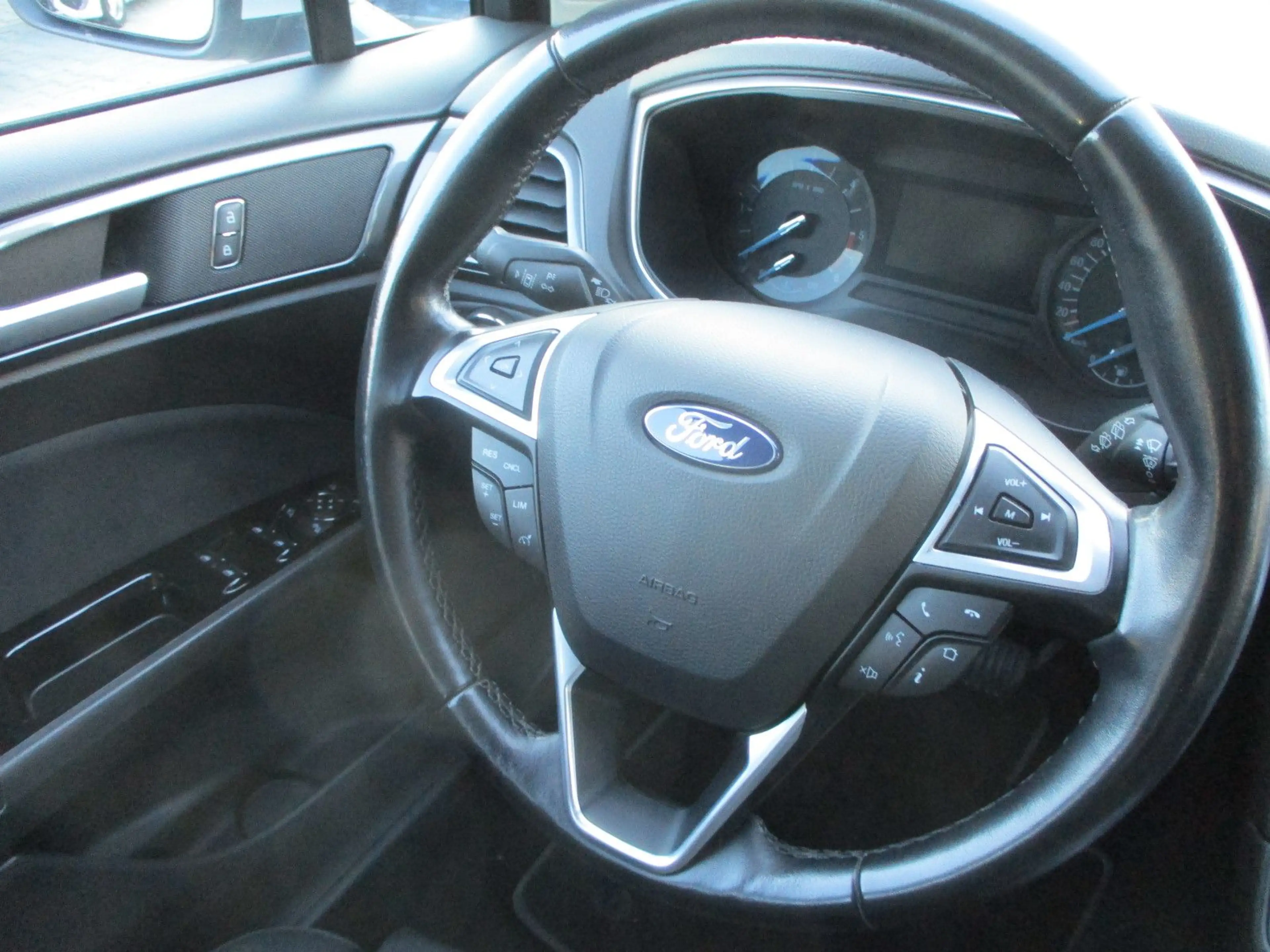 Ford Mondeo 2,0 NAVI KAMERA SPURH PDC LED SITZH TEMPO — photo 8