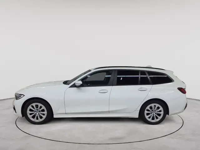 BMW 3 Series view 6