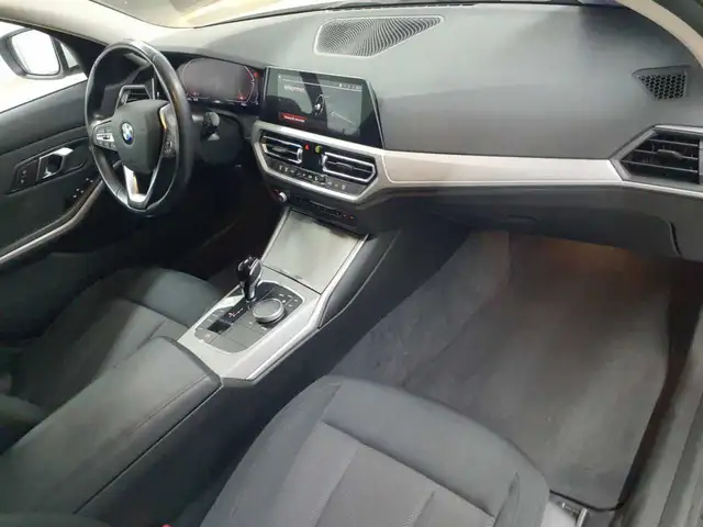 BMW 3 Series view 9