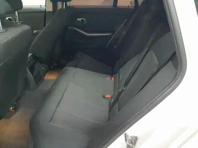 BMW 3 Series view 13