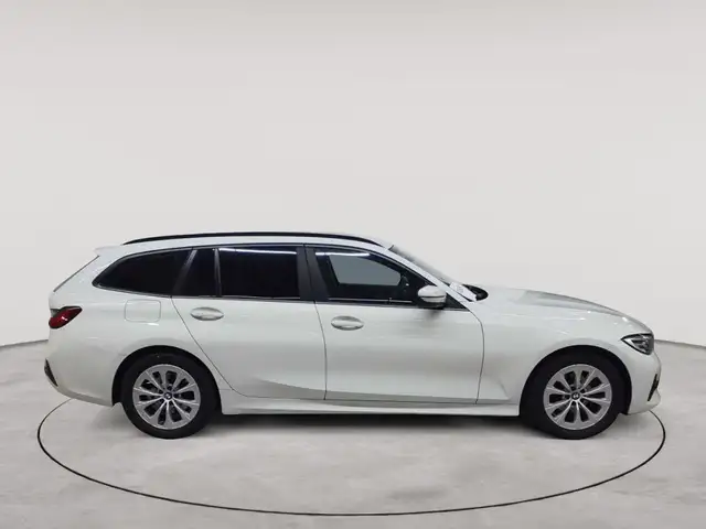 BMW 3 Series view 3