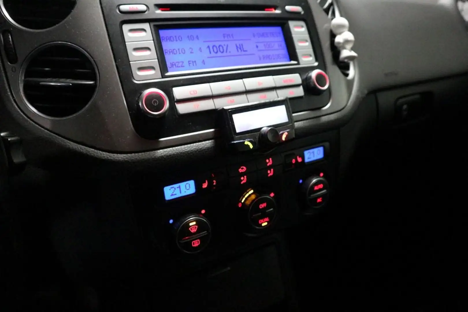 Volkswagen Tiguan 1.4 TSI Sport&Style 4Motion Grijs - 2