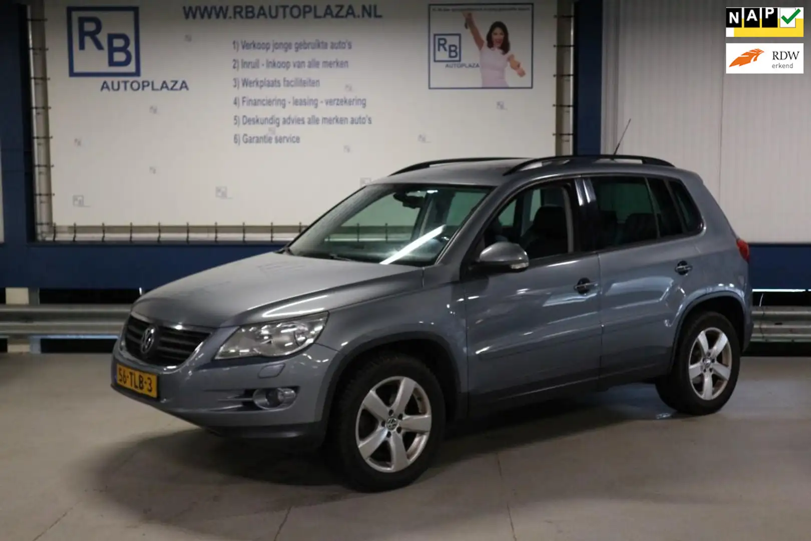 Volkswagen Tiguan 1.4 TSI Sport&Style 4Motion Grijs - 1