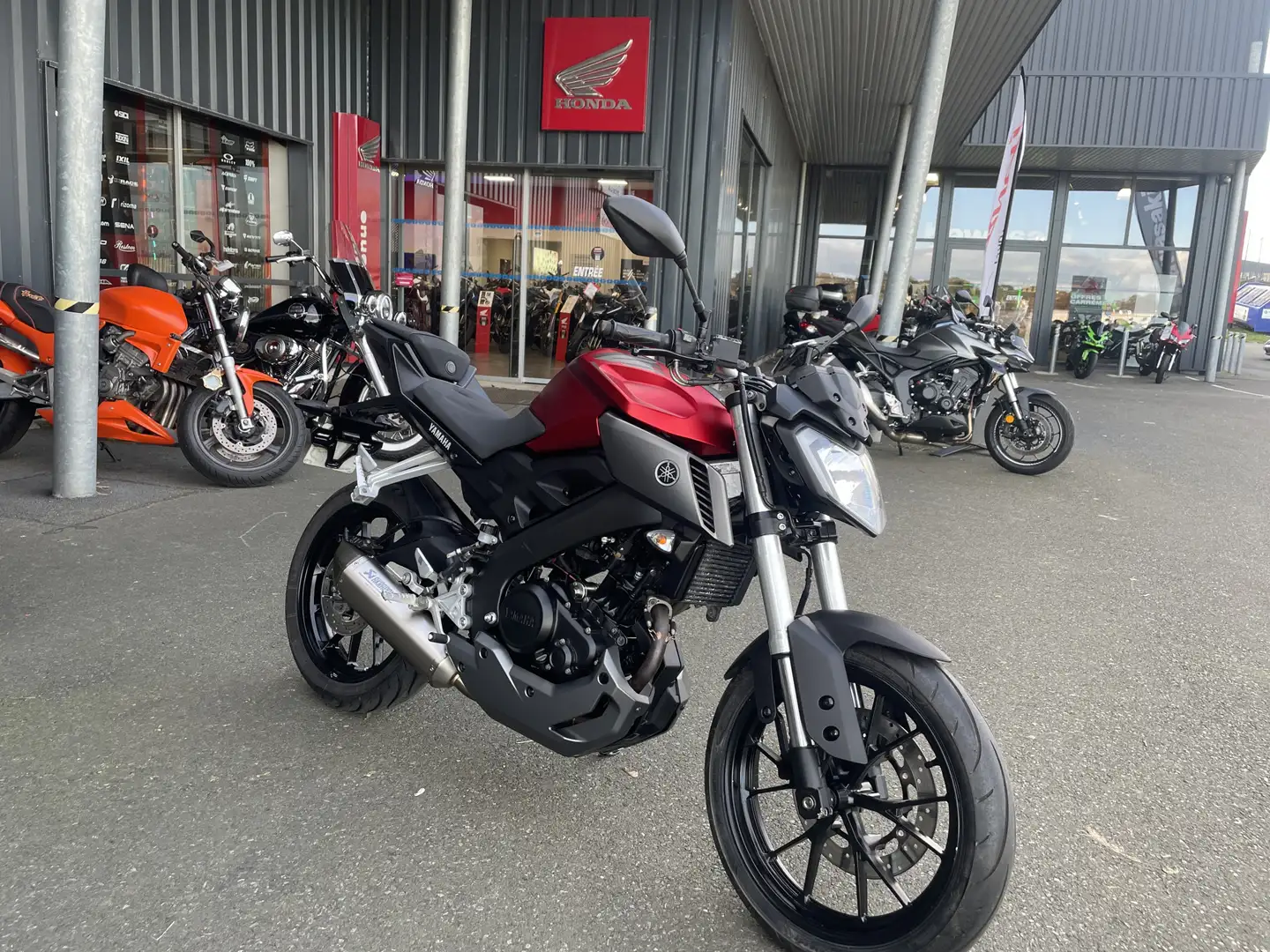 Yamaha MT-125 Rouge - 1