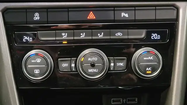 Volkswagen T-Roc view 18